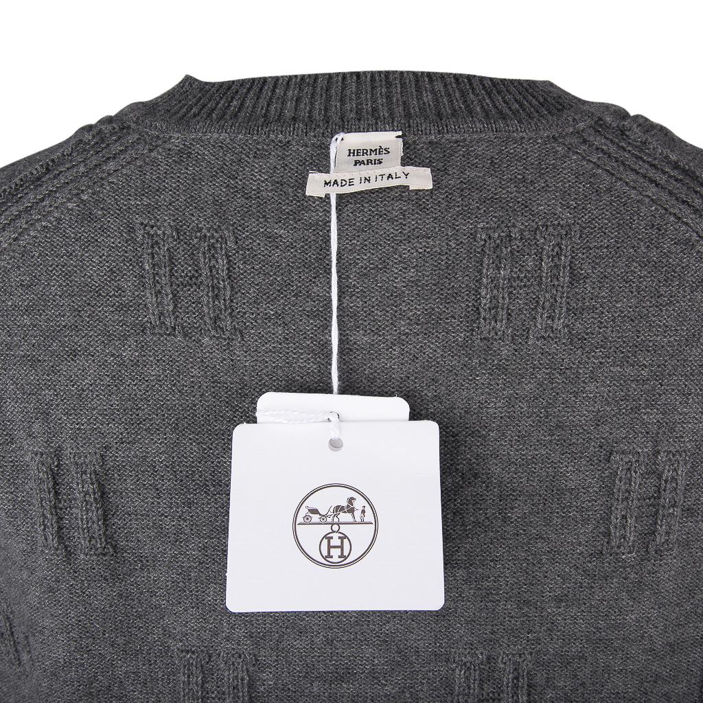 Hermes Sweater Voyage Wide V-Neck Gris Anthracite 42 / 8 New w/Pouch For Sale 3