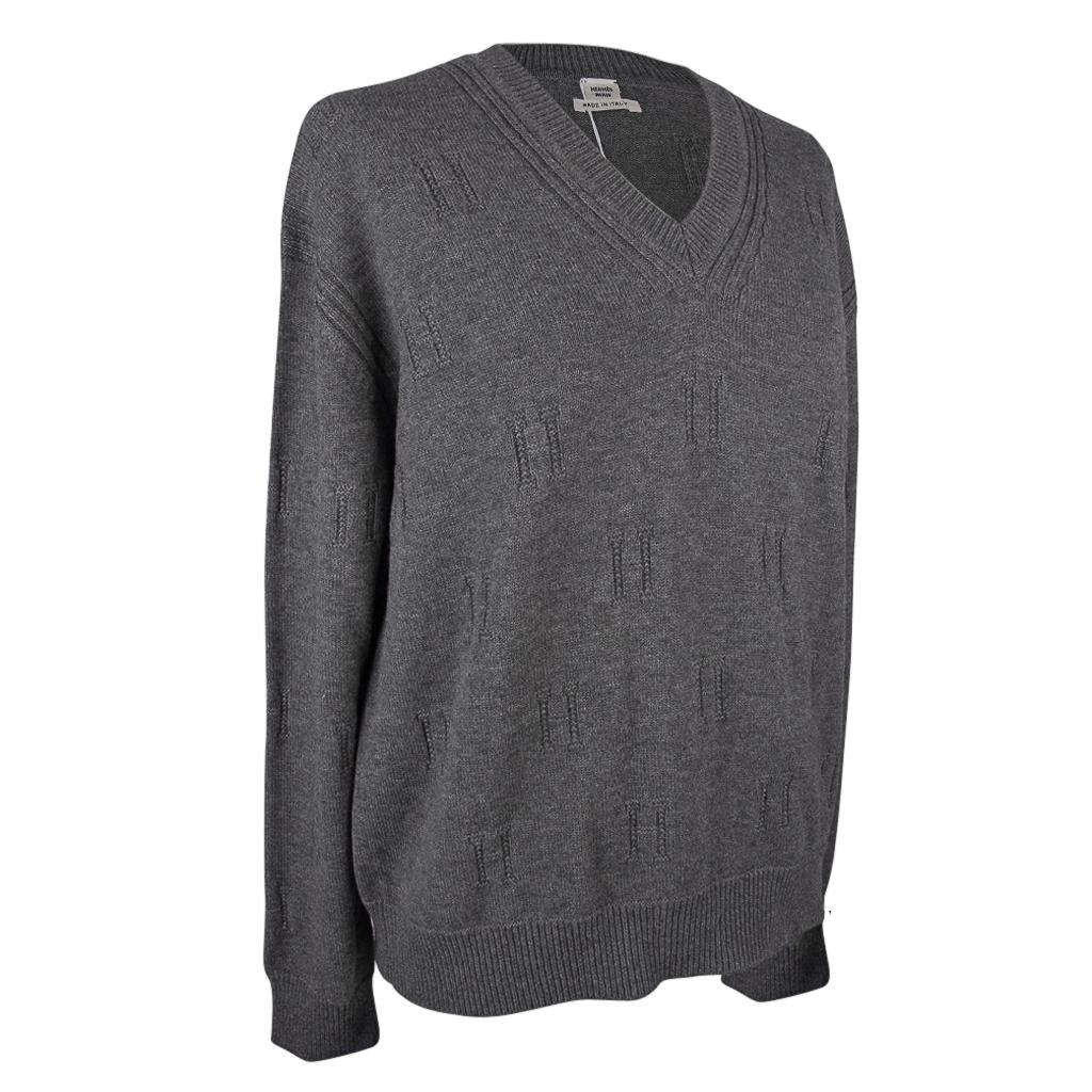 Hermes Pullover Voyage Breite V-Ausschnitt Gris Anthrazit 42 / 8 Neu mit Tasche im Zustand „Neu“ im Angebot in Miami, FL