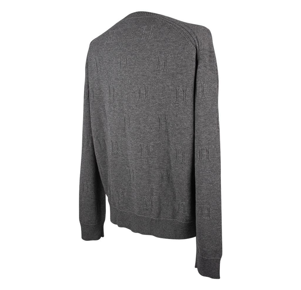 Hermes Sweater Voyage Wide V-Neck Gris Anthracite 42 / 8 New w/Pouch For Sale 1