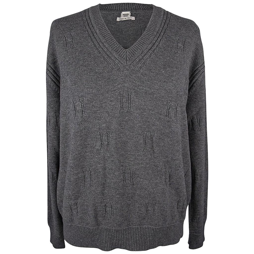 Hermes Sweater Voyage Wide V-Neck Gris Anthracite 42 / 8 New w/Pouch For Sale