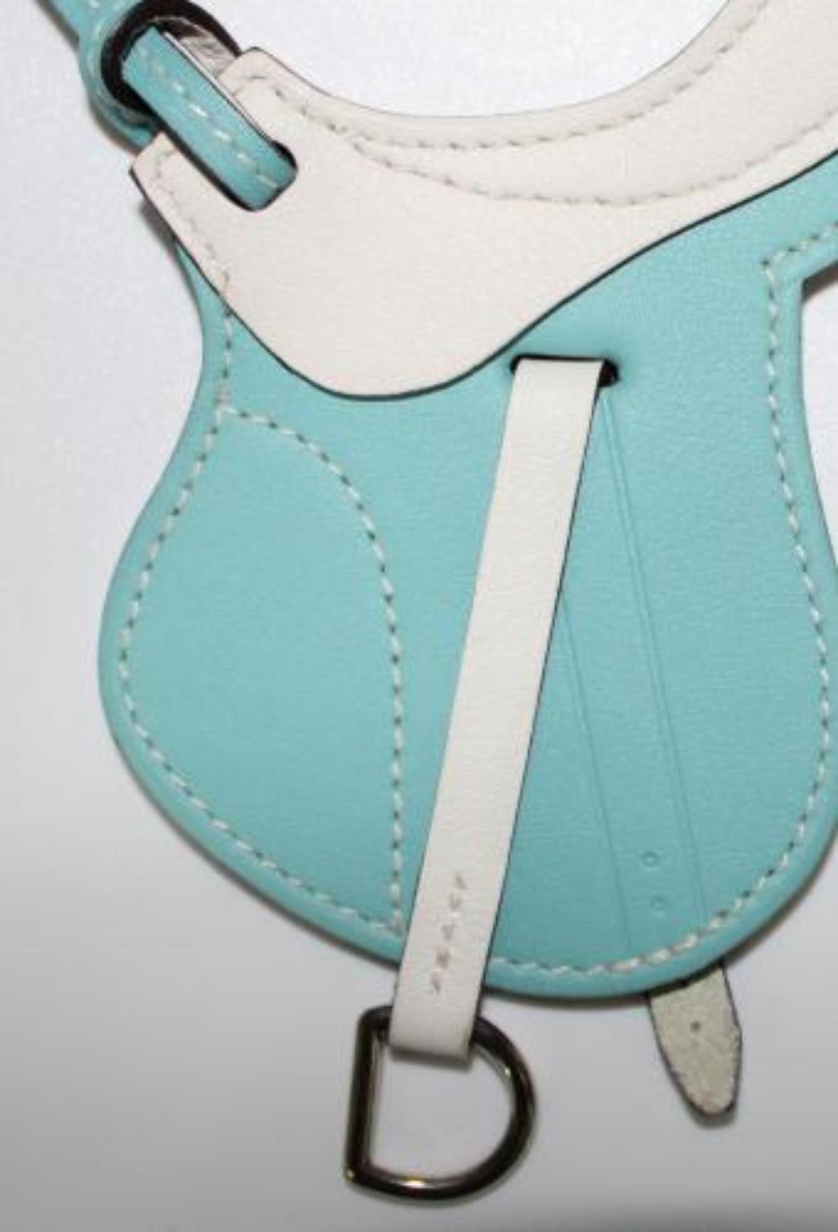 Women's or Men's Hermes Swift Leather Bleu Atoll/Blanc Paddock Selle Charm For Sale