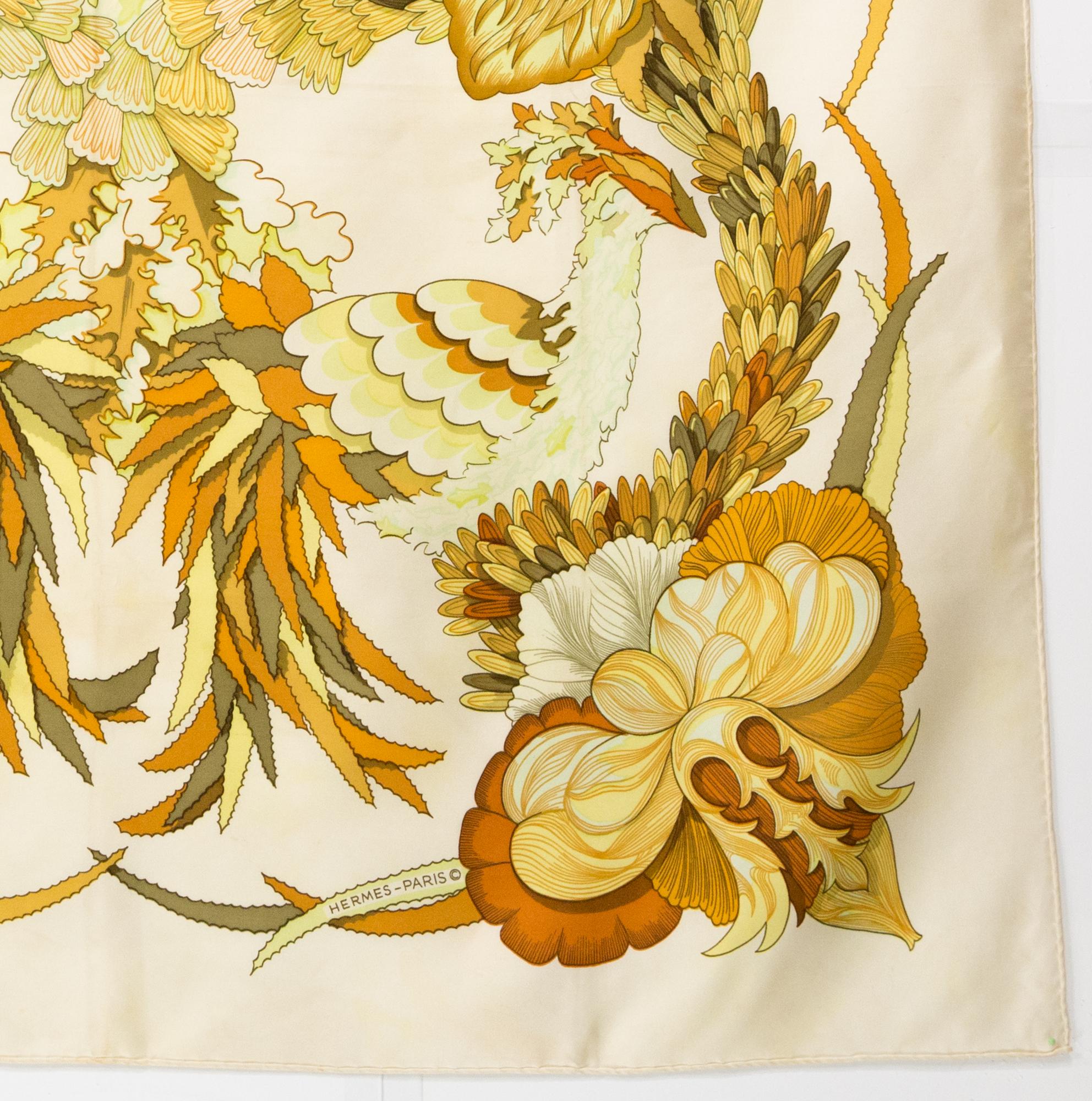 Hermes Tahiti by Cathy Latham Silk Scarf In Good Condition For Sale In Paris, FR