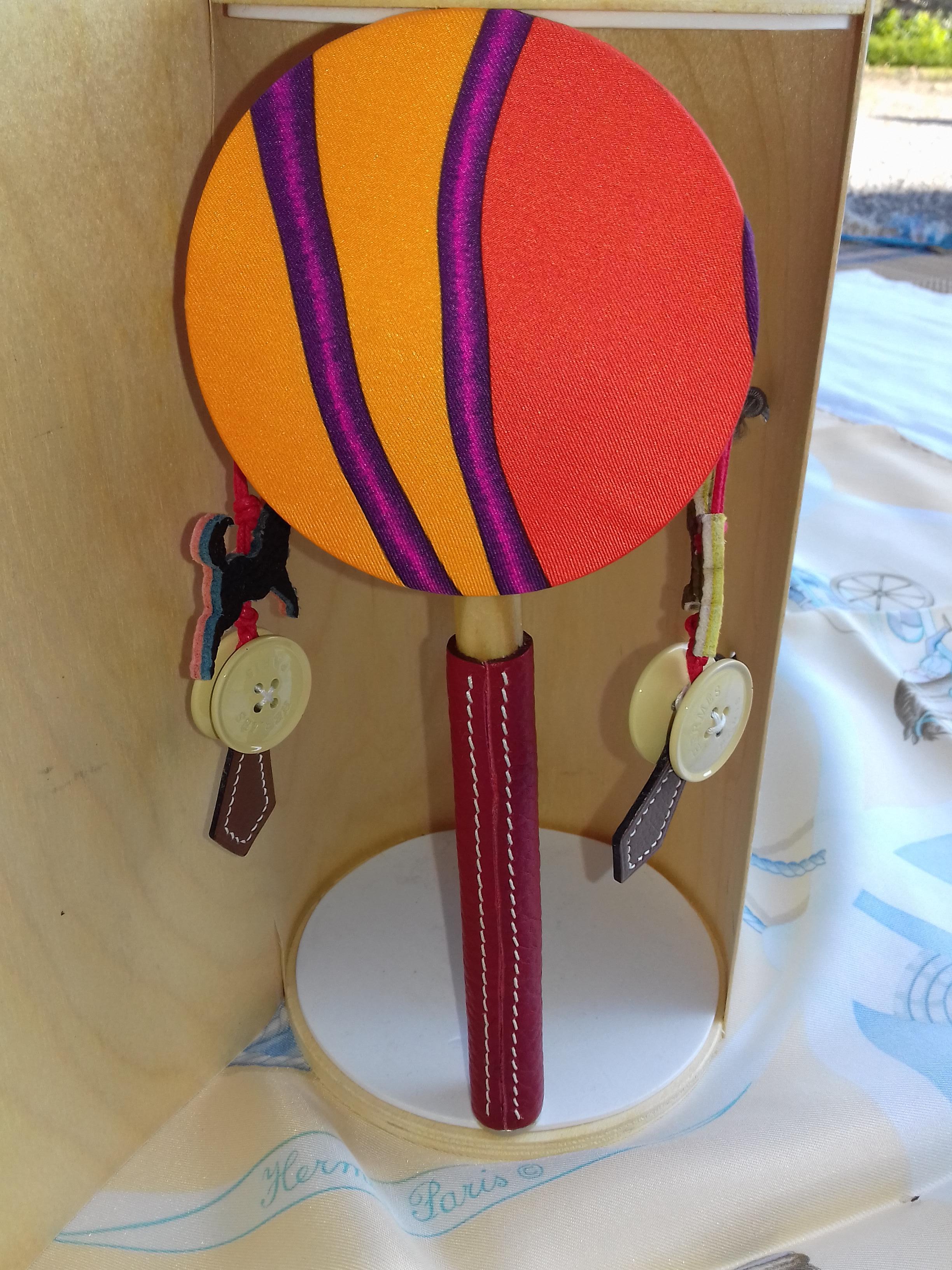 Hermès Tamburello Sonaglio Giocattolo Pelle Seta Legno Custodia in vendita 5
