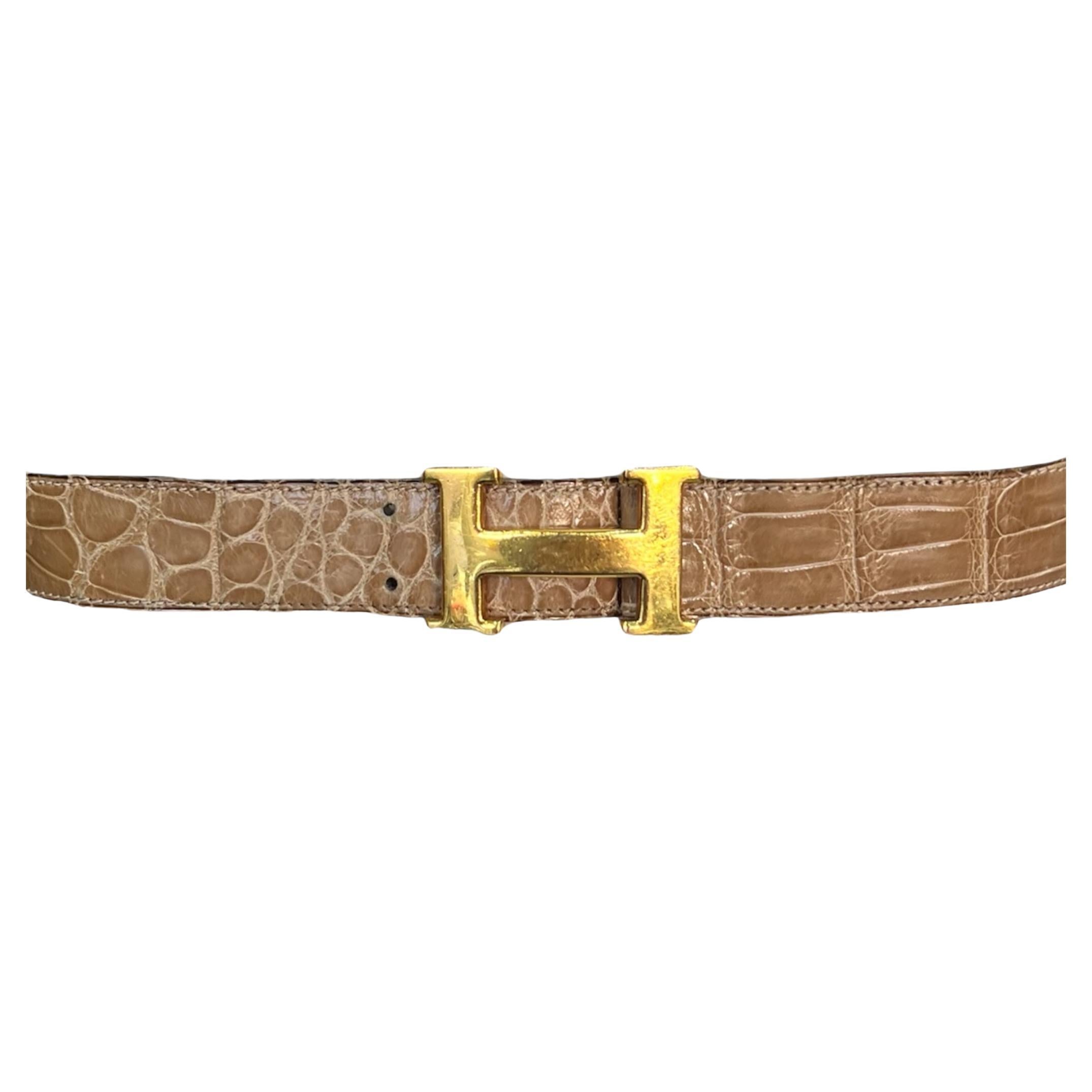 Cintura Hermès in alligatore marrone con fibbia Constance in oro, anni '80 in vendita