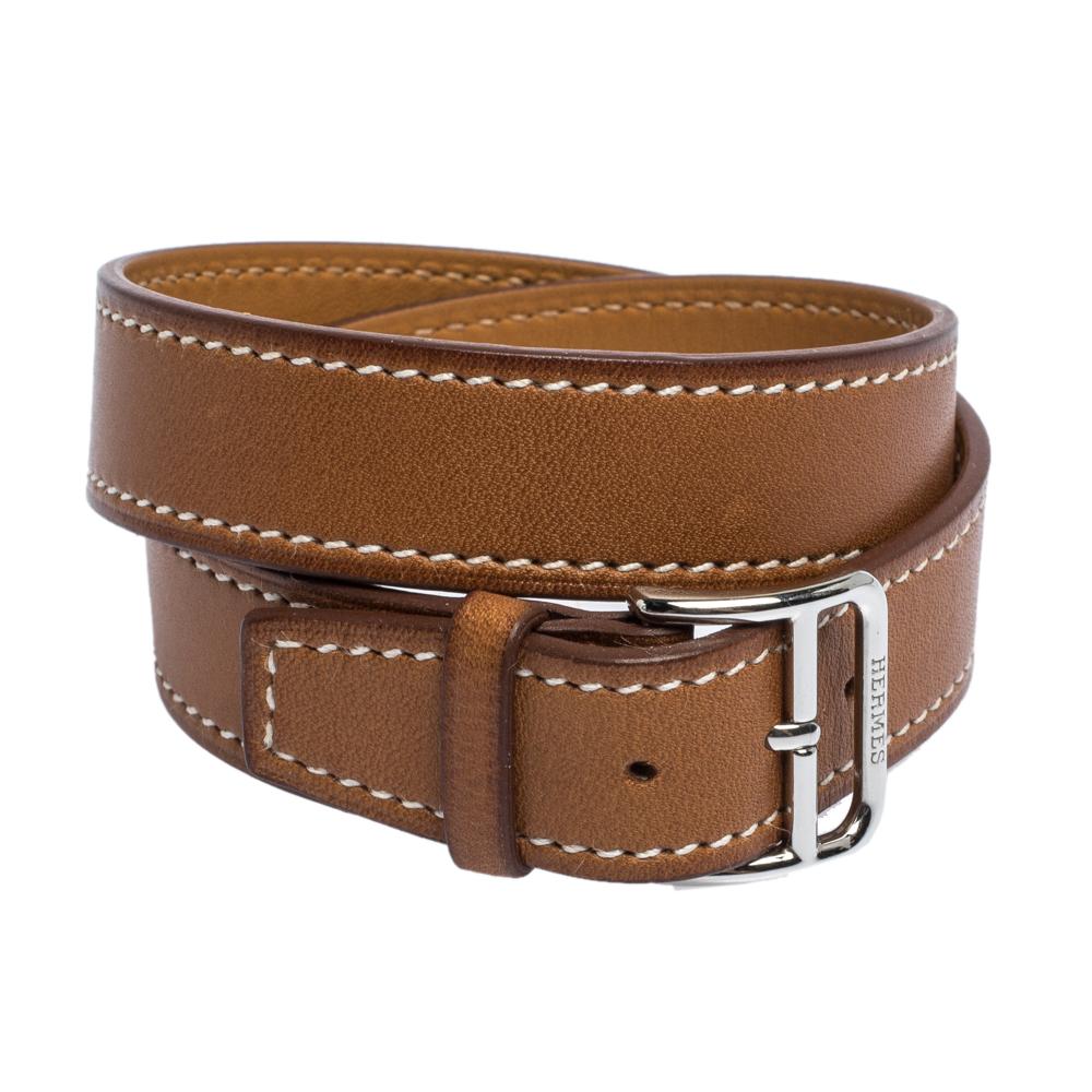 This Hermes Double Tour Orlando bracelet is a smart accessory that can be paired well with your casual looks. Made from leather in a tan brown shade, it is accented with a stainless steel buckle. The bracelet has a long strap that effortlessly wraps