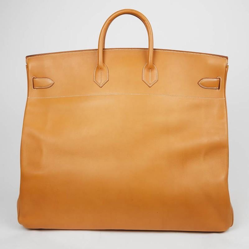 OMG ! What an amazing vintage bag Haut à Courroies 50 called HAC 50, from Hermes. This is a must to have to travel. Smooth Gold calfskin leather. Stamp S in a circle, year 1989. Got few marks due to the time. The corners are in very good condition,