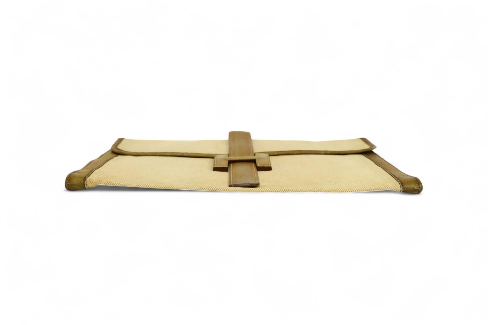 Hermès Tan Peau Porc Toile Jige GM 34 Clutch Classic Envelope Style In Fair Condition For Sale In West Hartford, CT