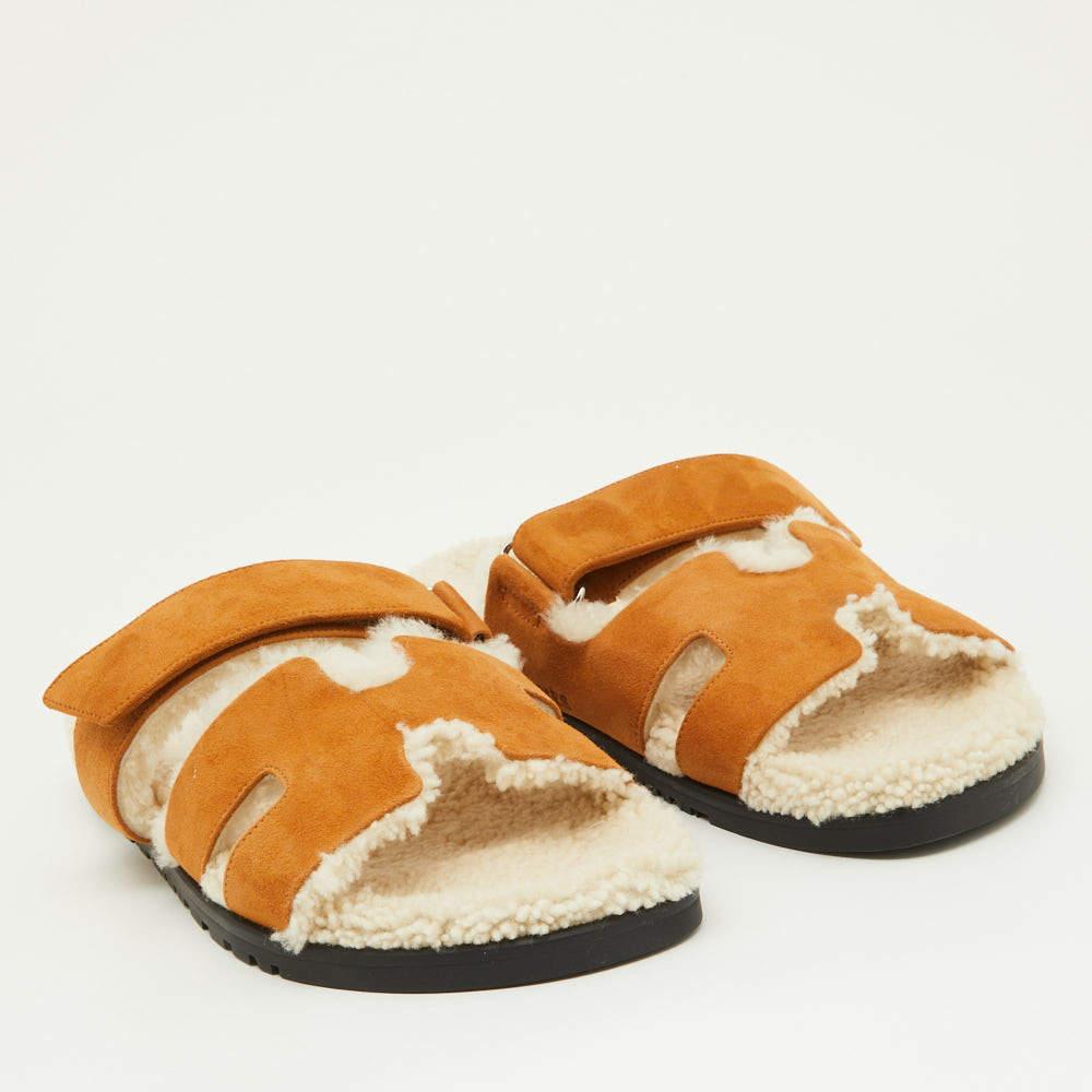 Hermes Tan Suede and Shearling Fur Lined Chypre Sandals Size 41.5 In New Condition In Dubai, Al Qouz 2