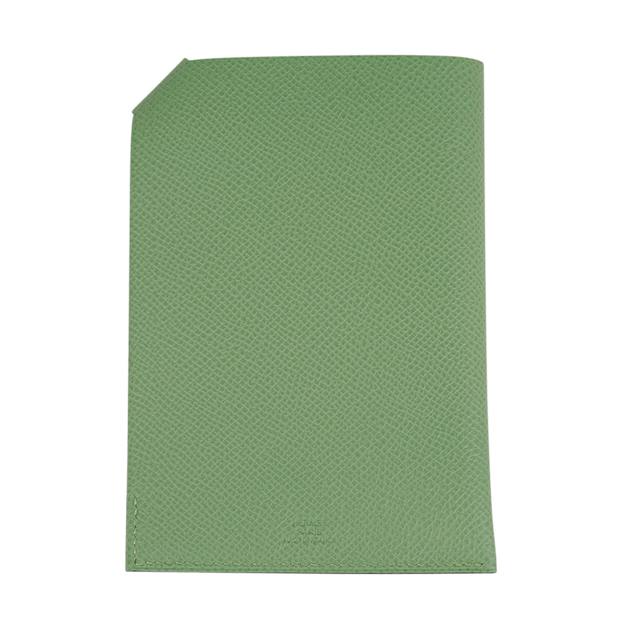 Hermes Tarmac Passport Holder Vert Criquet Epsom Neu w / Box (Grau) im Angebot