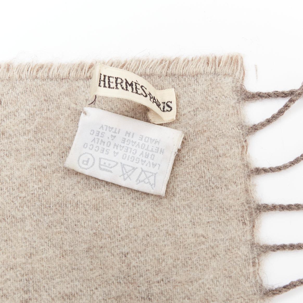 HERMES taupe brown cashmere wool reversible fringed long scarf en venta 3
