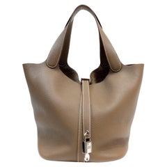 Hermès Taupe Clemence 26 cm Picotin Lock Tasche