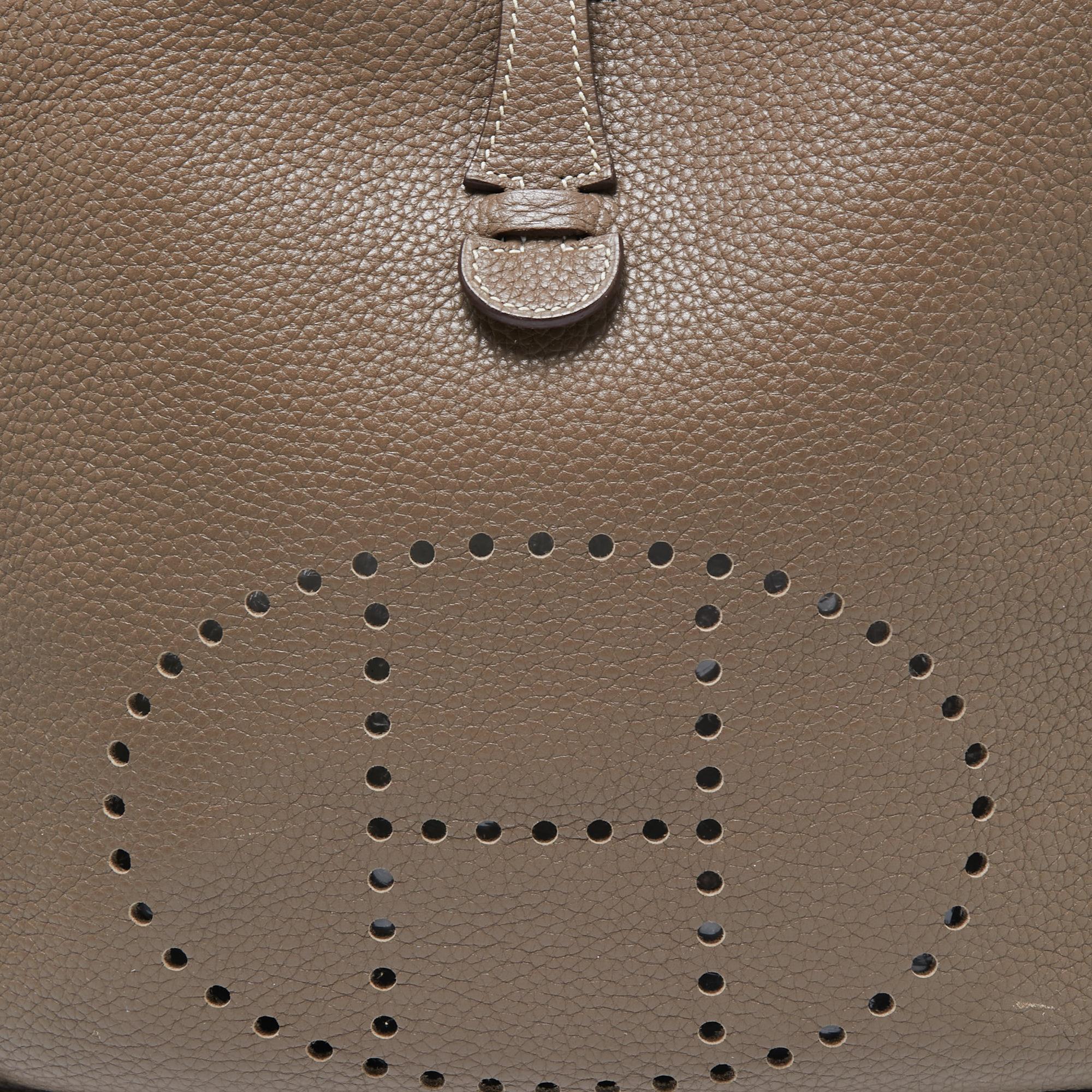 Hermes Taupe Clemence Leather Evelyne I PM Bag In Good Condition In Dubai, Al Qouz 2