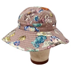 Cappello da sole in seta con stampa geo-rock e cristalli di Hermes Taupe