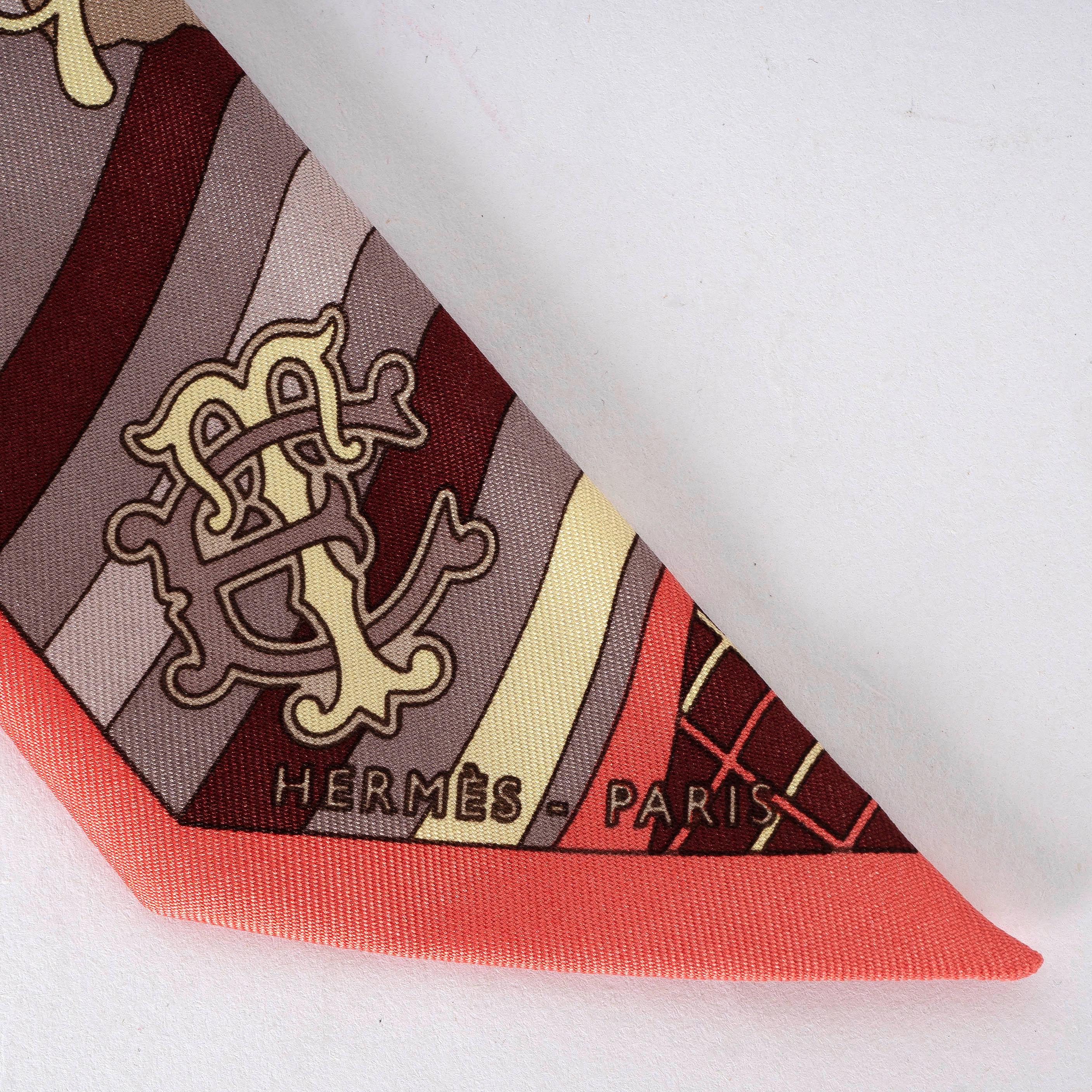 Marrone Sciarpa HERMES POUR SORTIR TWILLY in seta giallo-rosa. in vendita