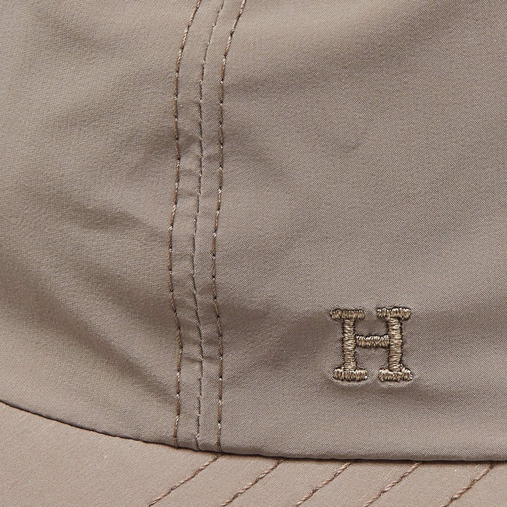 Hermès Taupe Roger Technical Reversible Cap M In Excellent Condition For Sale In Dubai, Al Qouz 2
