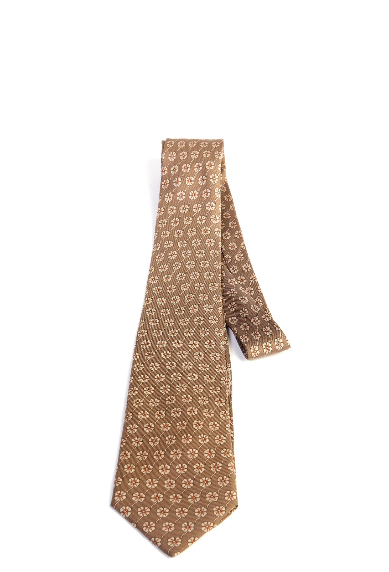 Hermes gentleman taupe silk tie and pocket square. Excellent condition.