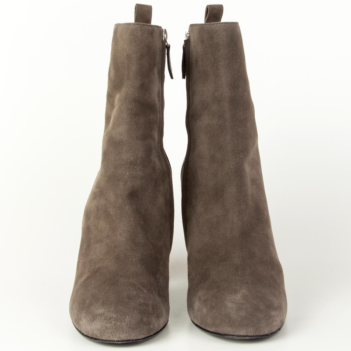 100% authentic Hermès booties in taupe suede and a black calfskin heel. Open with a zipper on the inside. Have been worn and are in excellent condition. 

Measurements
Imprinted Size	41
Shoe Size	41
Inside Sole	26.5cm (10.3in)
Width	8cm