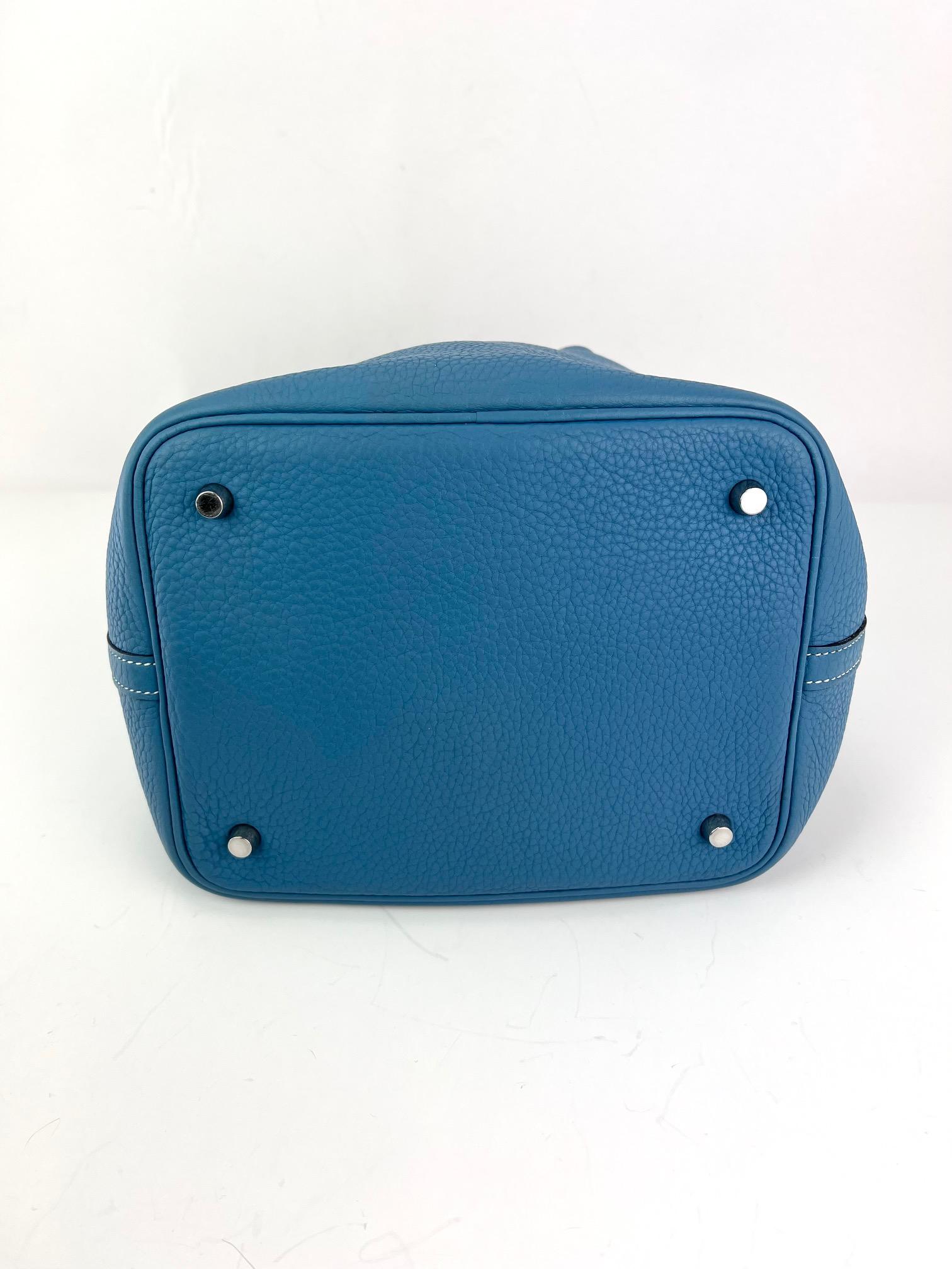 Hermes Taurillon Clemence Picotin 22 MM Blue Leather Hand Bag For Sale 6