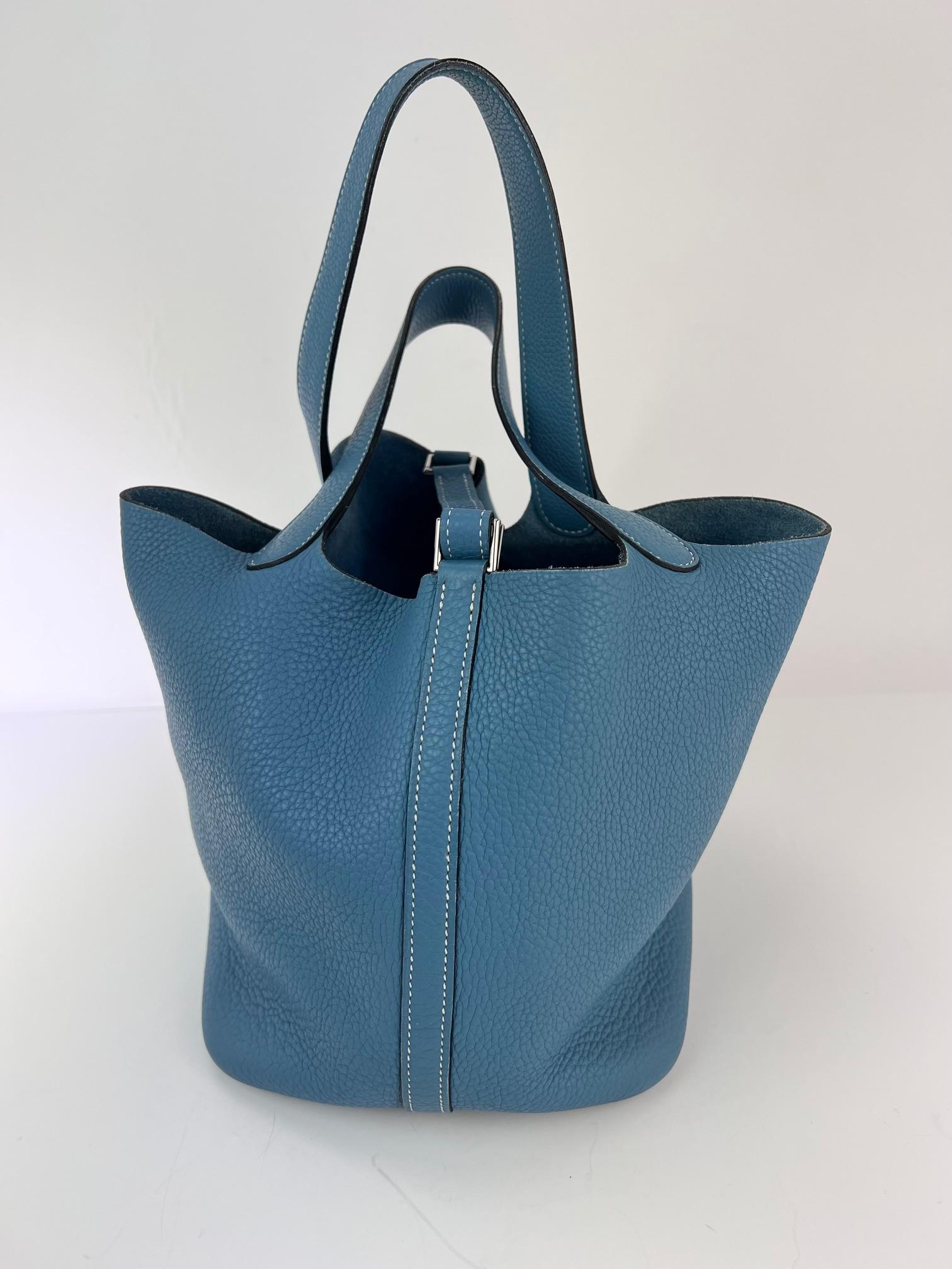 Hermes Taurillon Clemence Picotin 22 MM Blue Leather Hand Bag For Sale 7