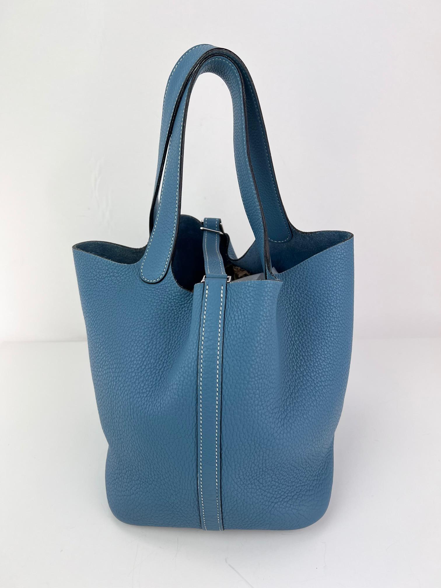 Hermes Taurillon Clemence Picotin 22 MM Blue Leather Hand Bag For Sale 8