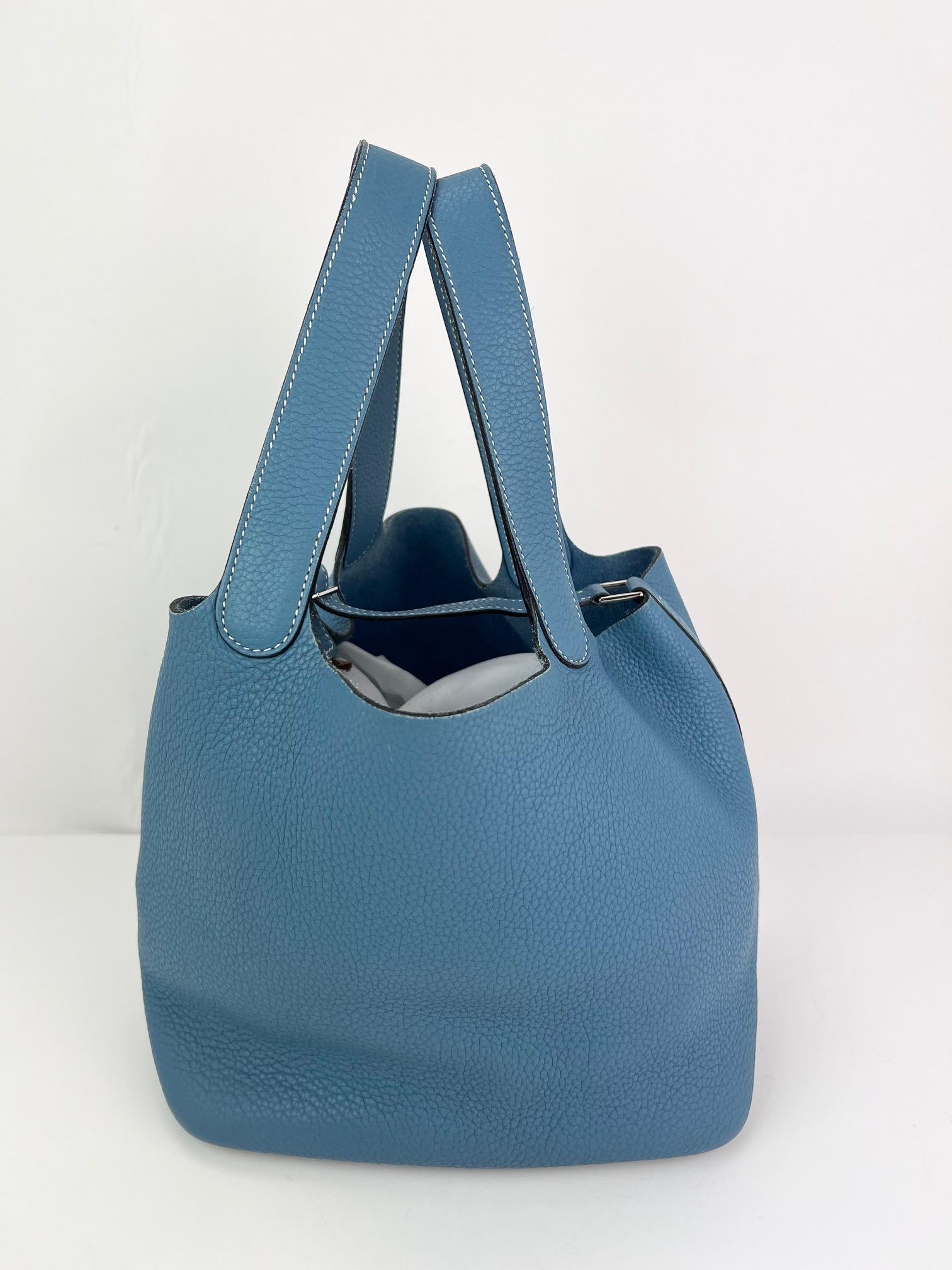 Hermes Taurillon Clemence Picotin 22 MM Blue Leather Hand Bag For Sale 9