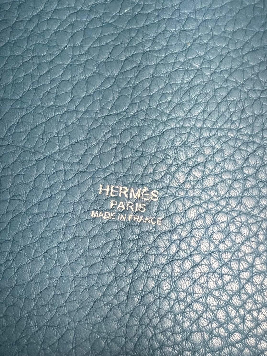 Hermes Taurillon Clemence Picotin 22 MM Blue Leather Hand Bag For Sale 3