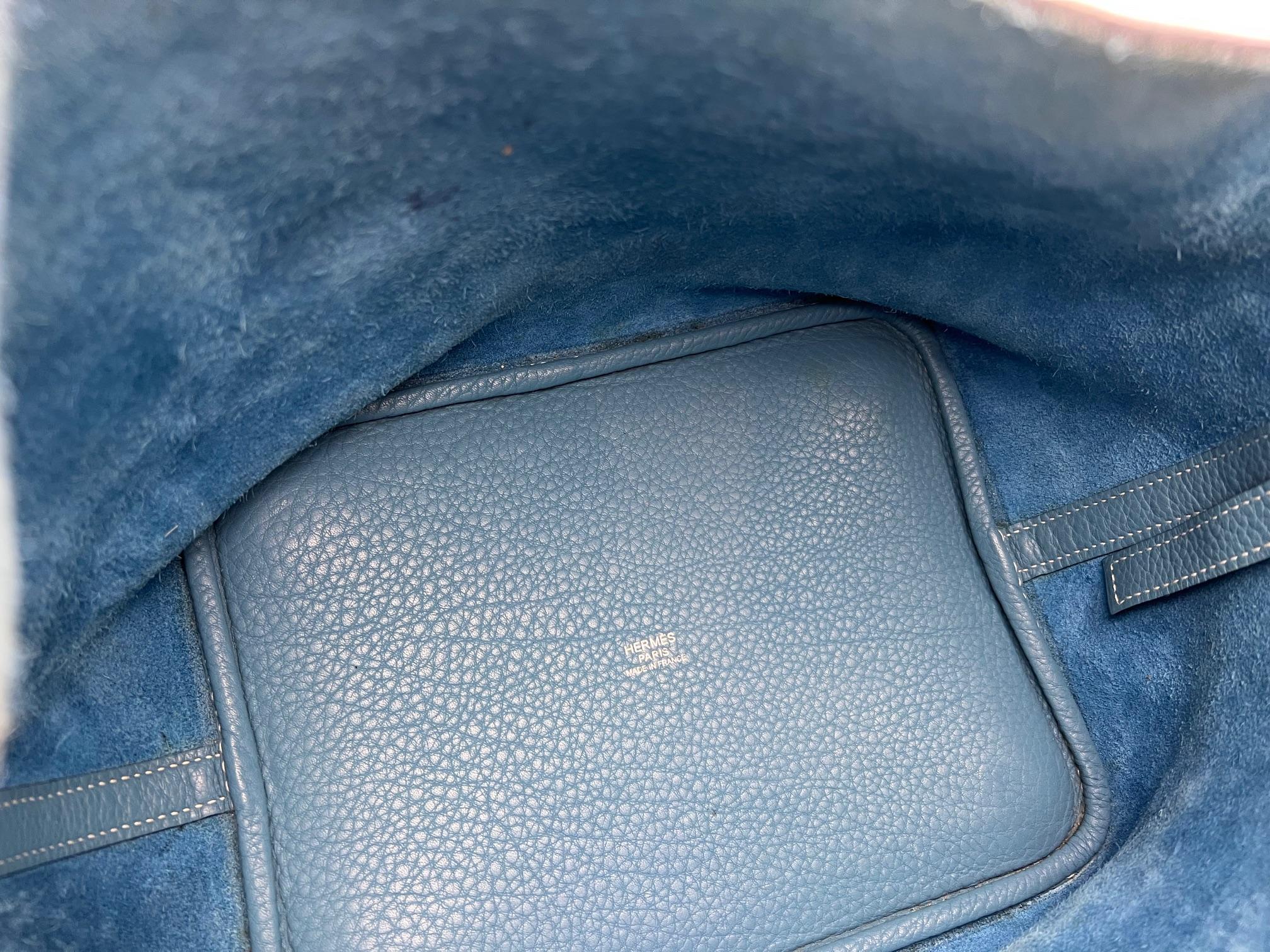 Hermes Taurillon Clemence Picotin 22 MM Blue Leather Hand Bag For Sale 4