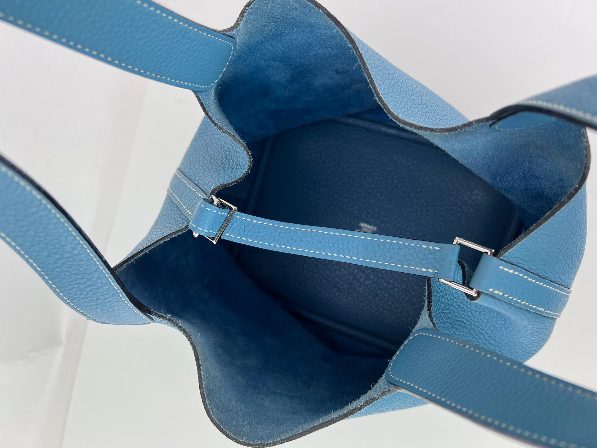 Hermes Taurillon Clemence Picotin 22 MM Blue Leather Hand Bag For Sale 5