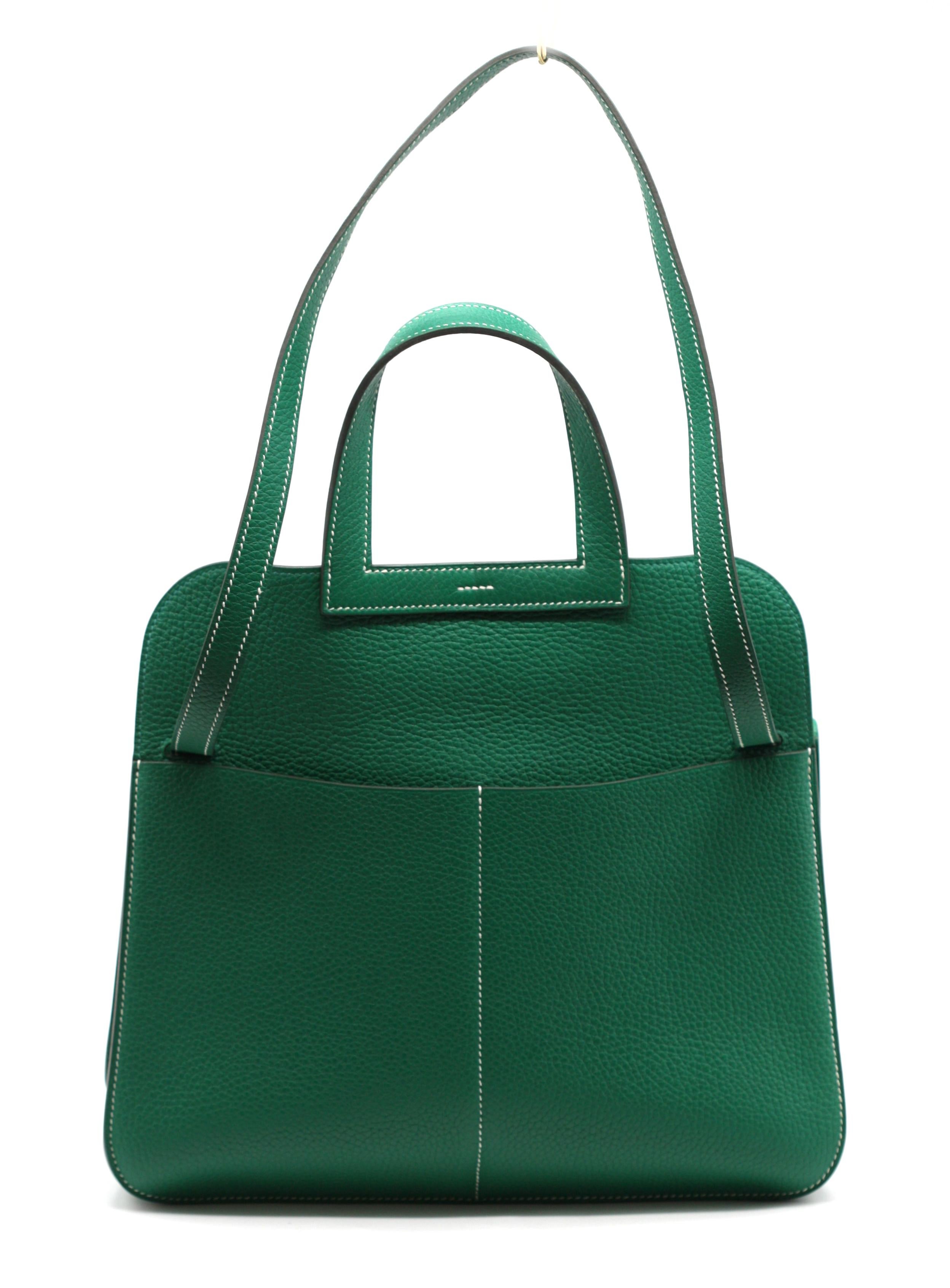 Hermes Taurillon Vert Vertigo Clemence Halzan 31 GM
double loop handles, with double interior straps, silver toned hardware, with stitched double front and back slit pockets, the leather-lined interior with a slit stitched pocket.
Height of bag