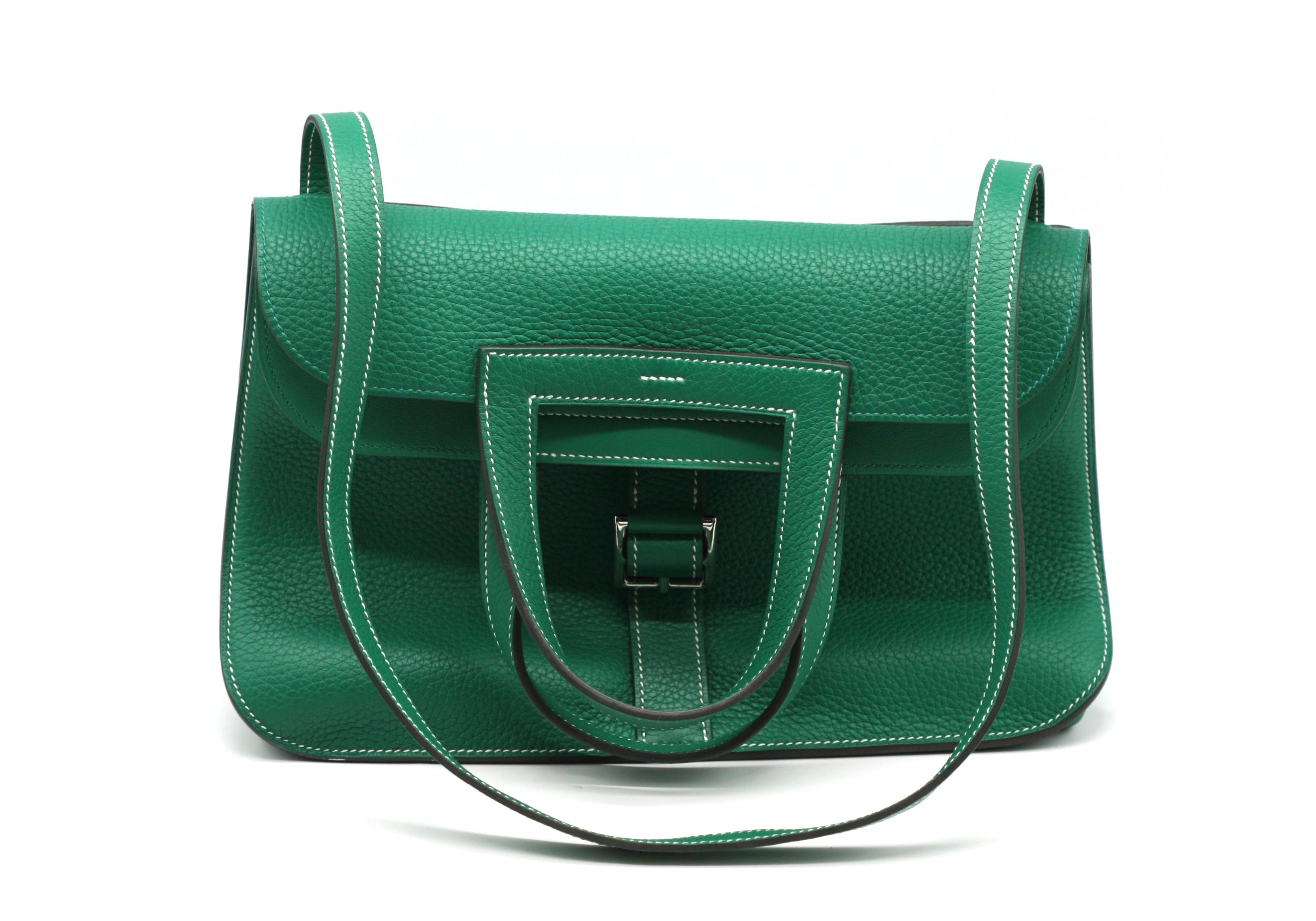 Hermes Taurillon Vert Vertigo Clemence Halzan 31 GM In Good Condition For Sale In West Palm Beach, FL