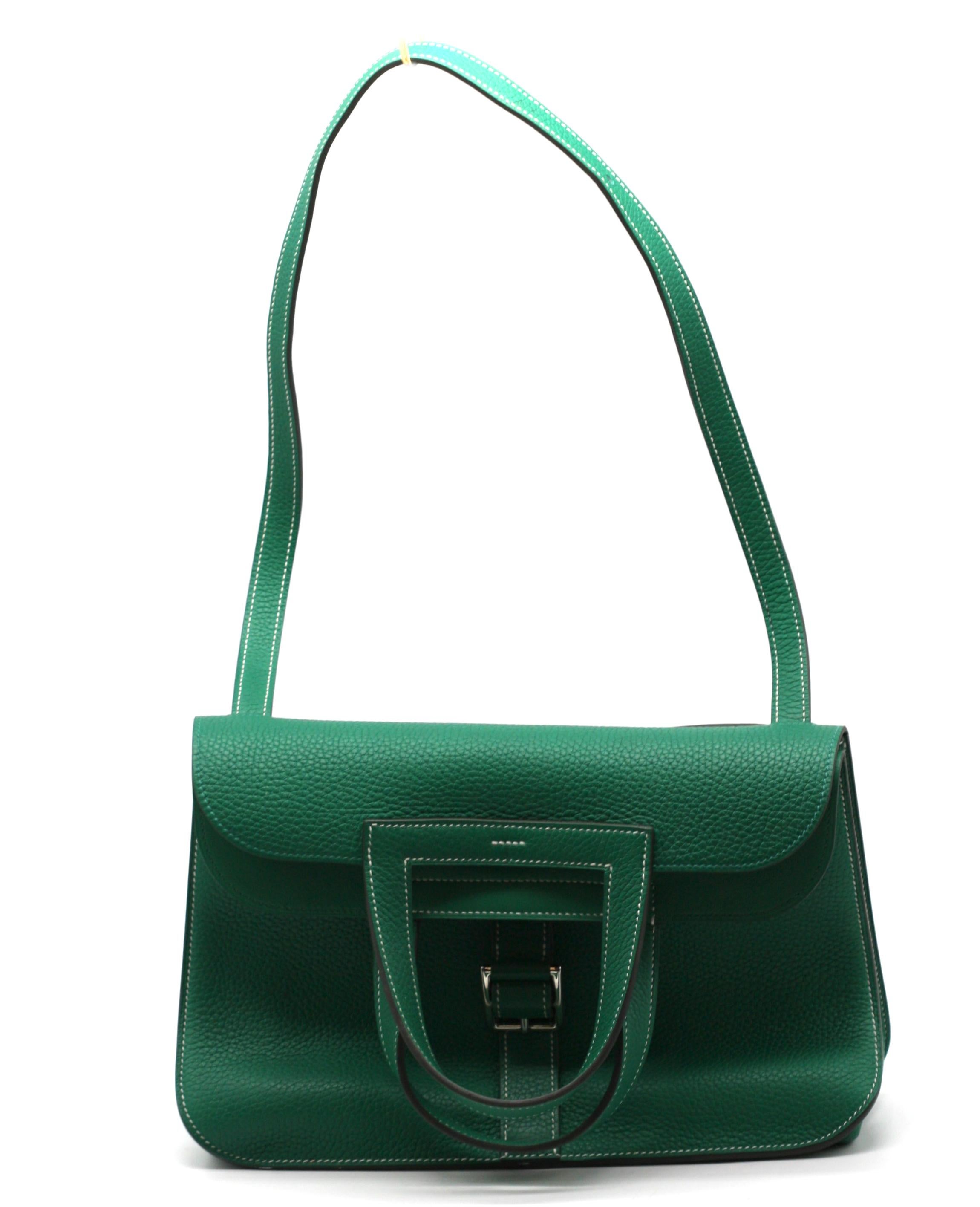 Women's or Men's Hermes Taurillon Vert Vertigo Clemence Halzan 31 GM For Sale