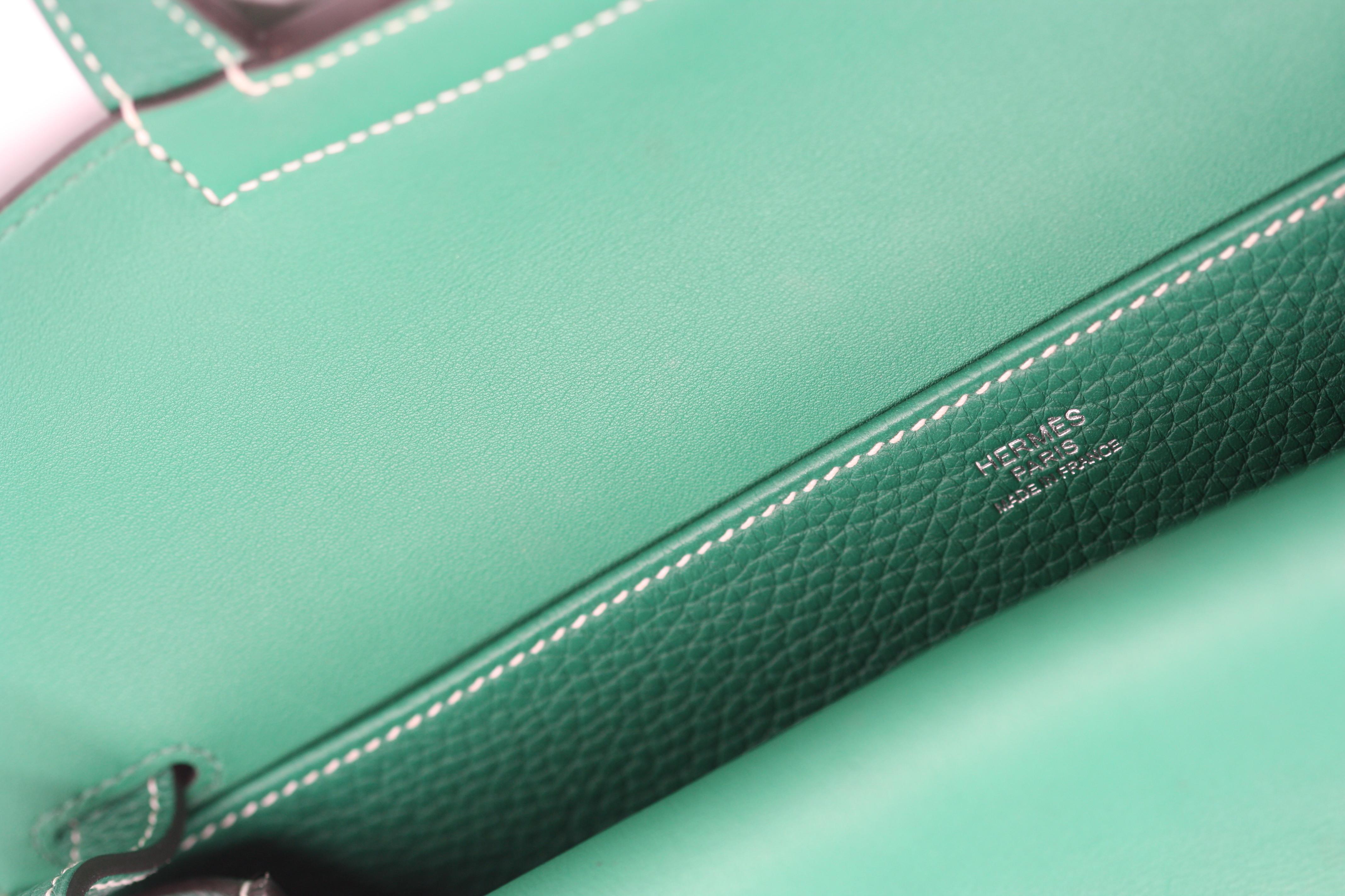 Hermes Taurillon Vert Vertigo Clemence Halzan 31 GM For Sale 2