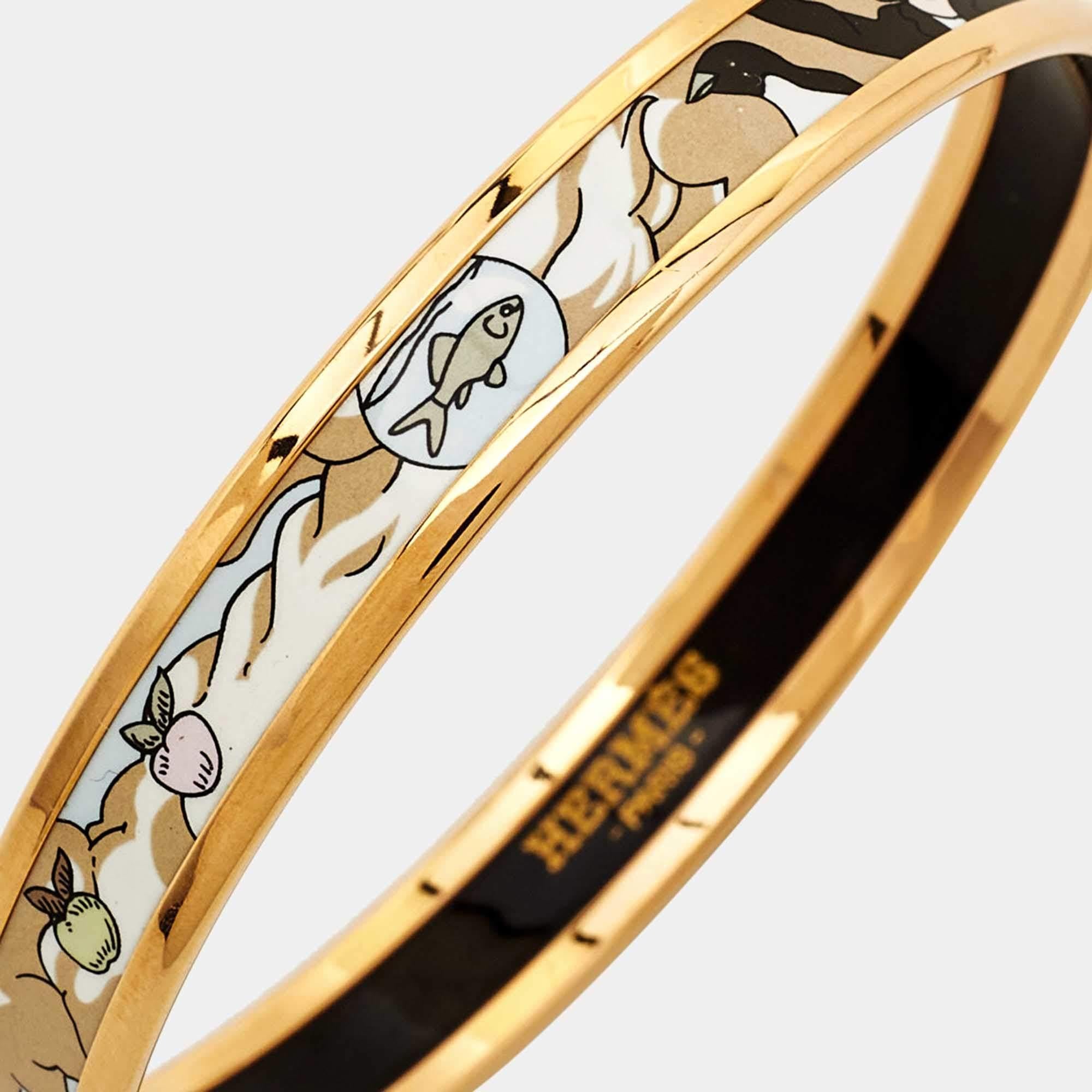 Hermès brings this fabulous bracelet rendered in an elegant bangle silhouette for the woman who is ready to ace every accessory game. It is sure to catch an eye and make your heart skip a beat. Flaunt it with your all looks, from formal to