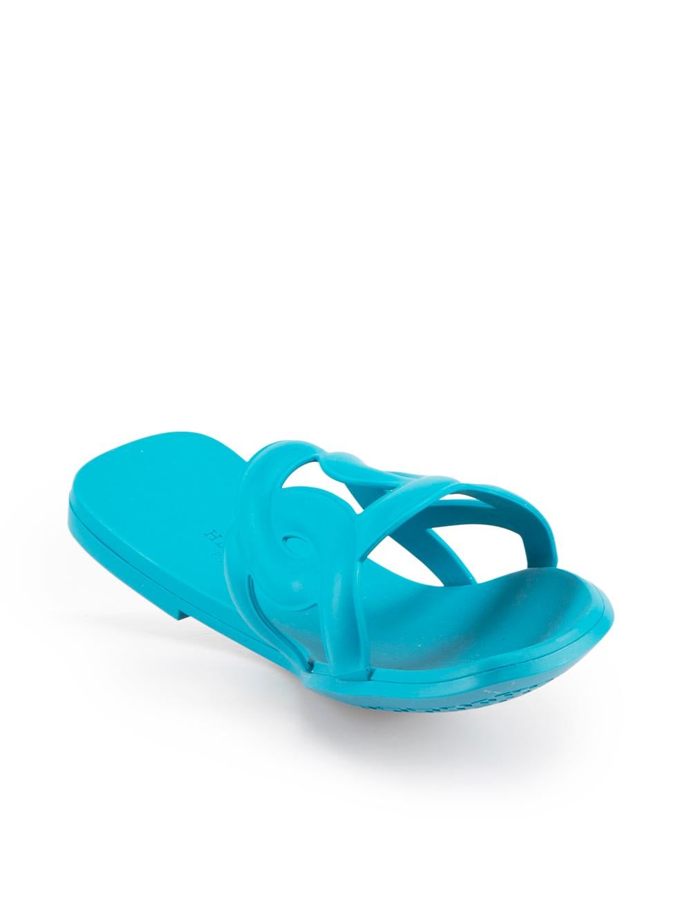 CONDITION is Never worn. No visible wear to sandals is evident on this new Hermès designer resale item. Sandals are misshapen due to poor storage.
 
 Details
 Aloha model
 Teal
 Rubber
 Slide sandals
 Open toe
 Flat heel
 
 
 Made in Italy
 
