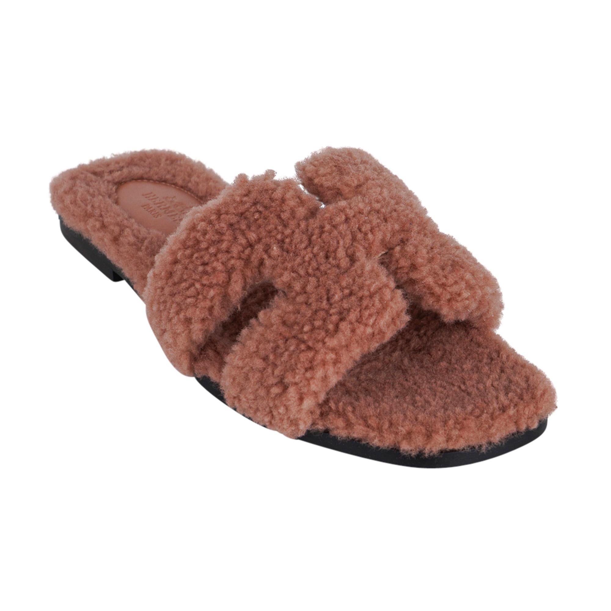 Hermes Teddybär Oran Rose Aube Shearling Sandale Limitierte Auflage 34,5 / 4,5 5 (Braun) im Angebot