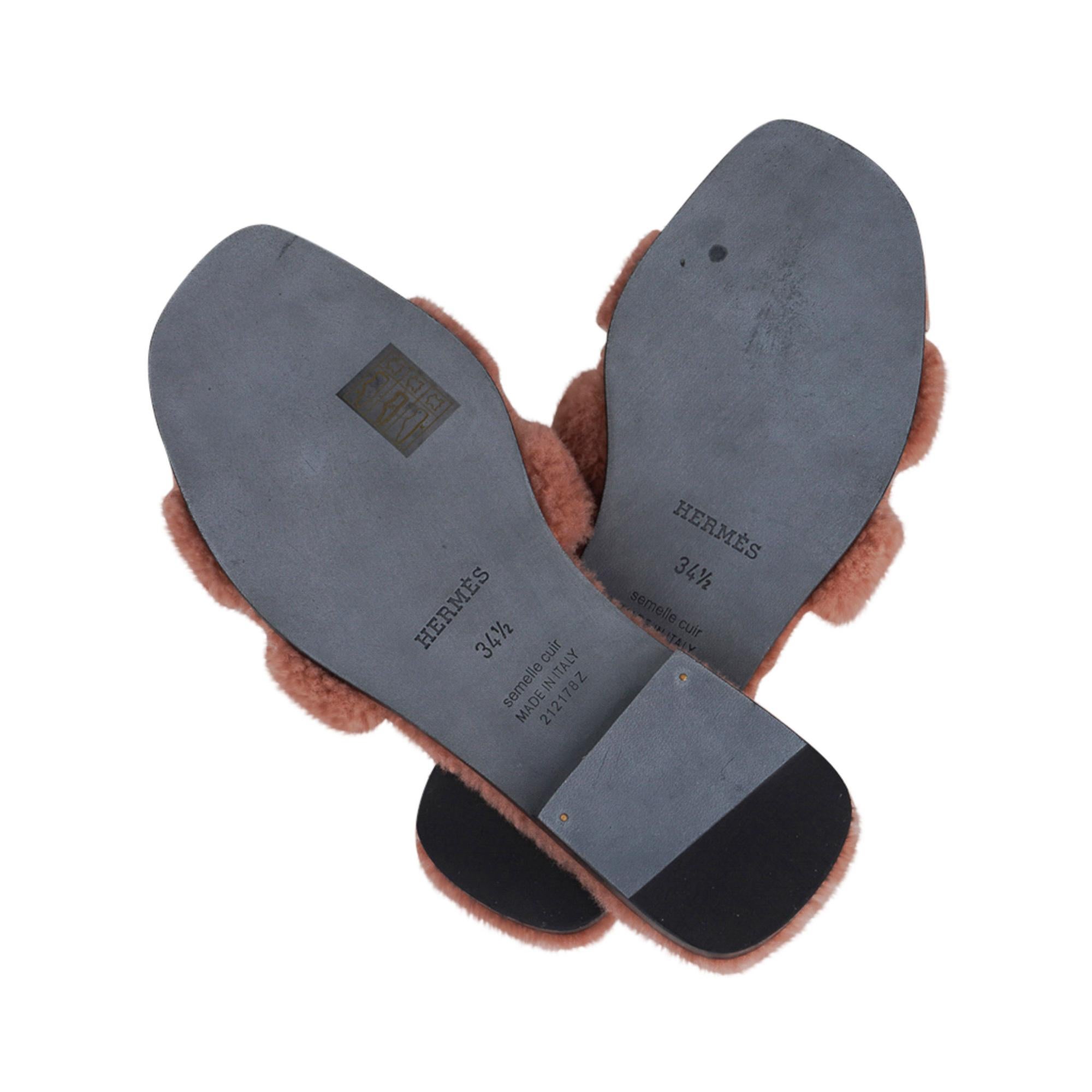 Hermes Teddy Bear Oran Rose Aube Shearling Sandal Limited Edition 34.5 / 4.5 5 In New Condition For Sale In Miami, FL