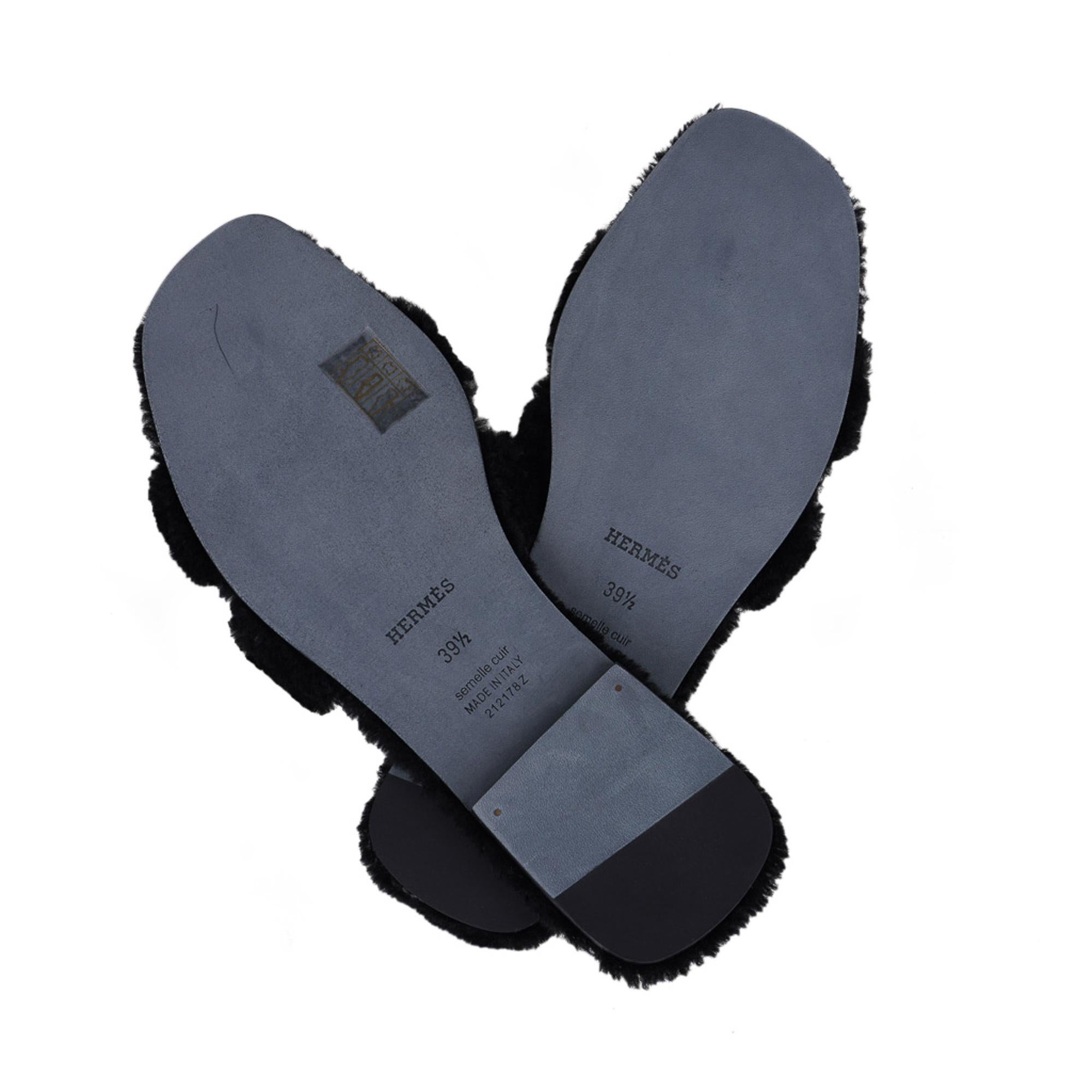 Hermes Teddy Bear Oran Sandal Black Limited Edition Shearling Flat 39.5 / 9.5 In New Condition In Miami, FL