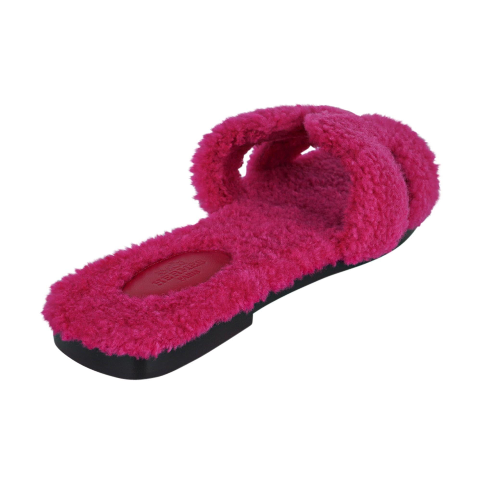 Red Hermes Teddy Bear Oran Sandal Fuchsia Limited Edition Shearling Flat 37.5 / 7.5 