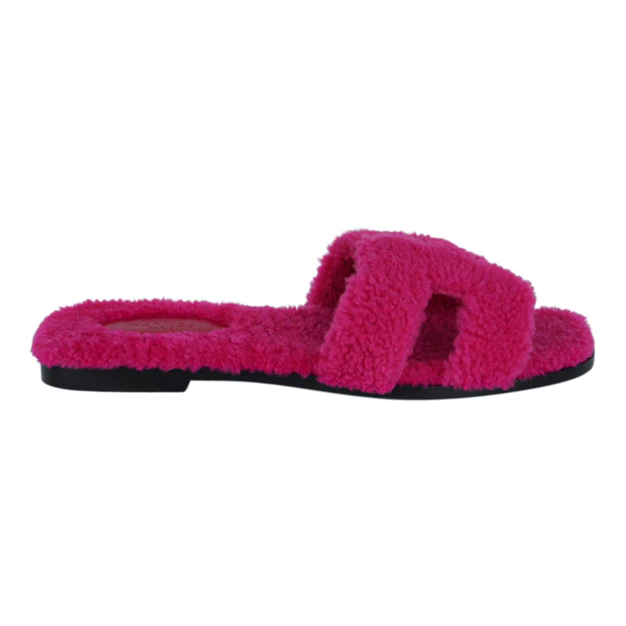 Hermes Teddy Bear Oran Sandal Fuchsia Limited Edition Shearling Flat 37.5 / 7.5  In New Condition In Miami, FL