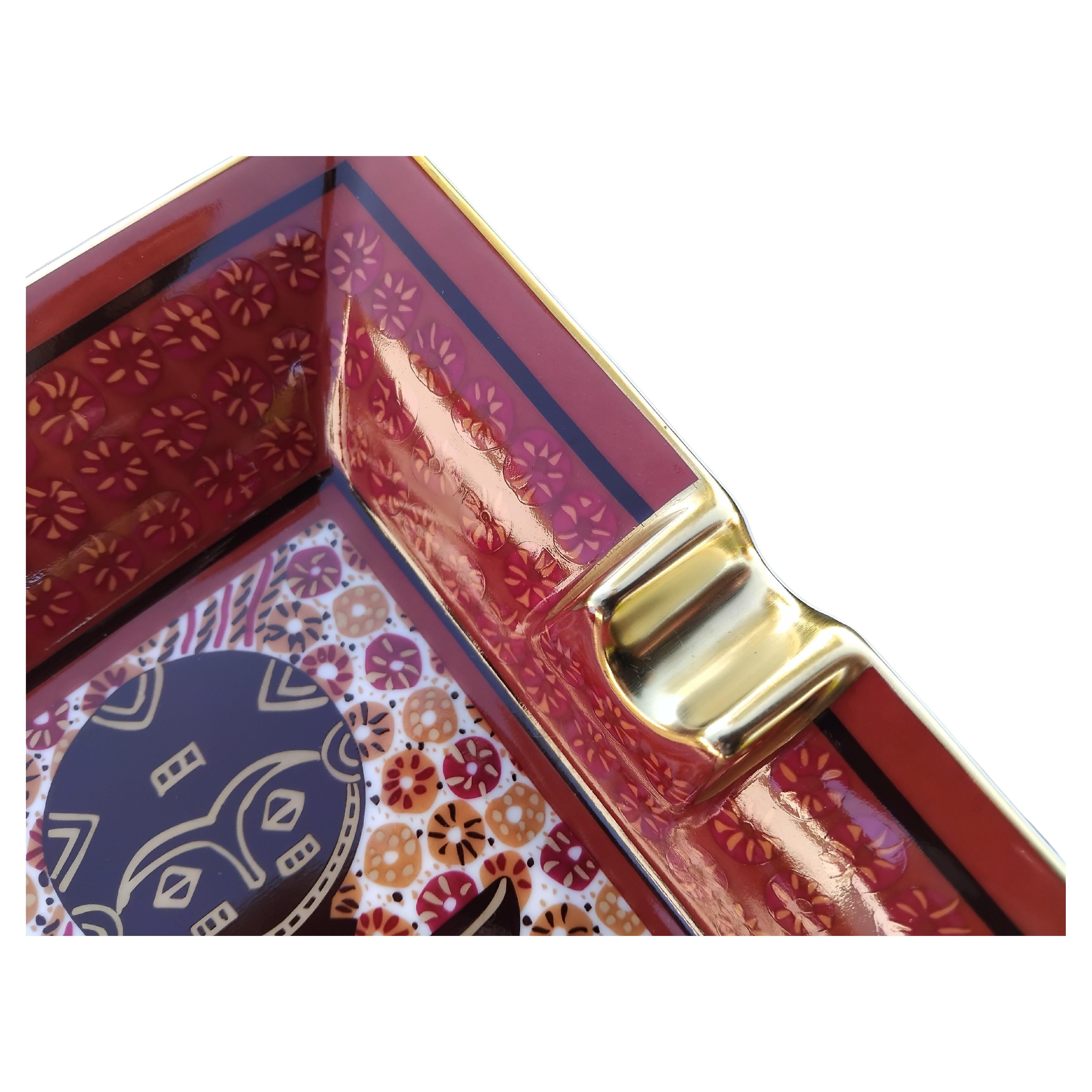 Hermès Teke Statuette Cigar Ashtray Change Tray Porcelain Gold Africa For Sale 2