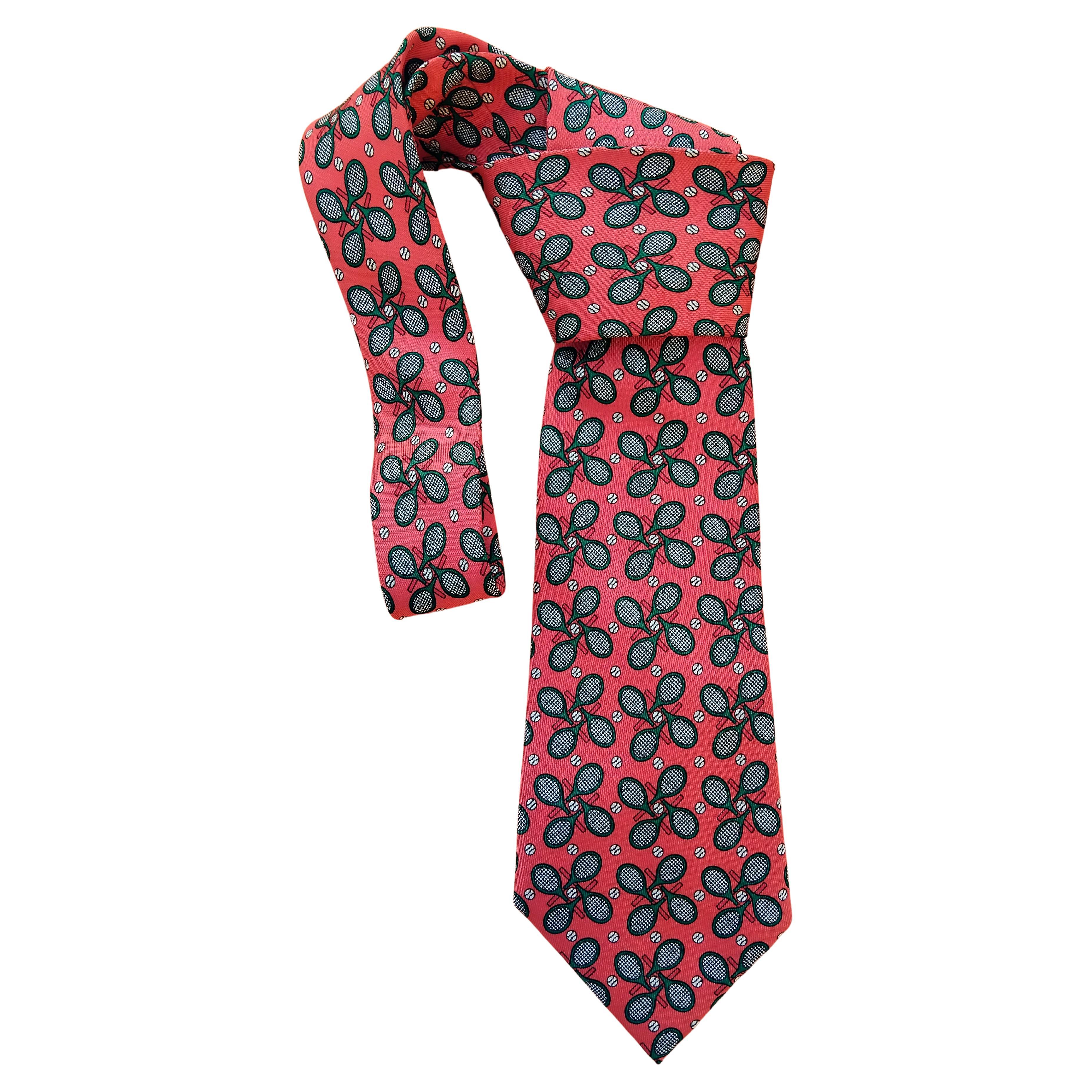 Rare and Lovely Authentic Hermès Tie

Print: Tennis racquets and balls

Perfect gift for Tennis player !

Made in France

Made of 100% Silk

Colorways: pinkish red, green, white

Lined with plain pinkish red silk

