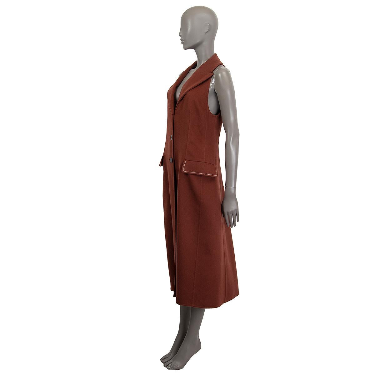 Hermès vest in terra cotta cashmere (100%) with fron flap pocket with white stiching. Closes on the front with buttons. Unlined. Has been worn and is in excellent condition. 

Tag Size 38
Size S
Bust From 84cm (32.8in)
Waist From 84cm (32.8in)
Hips