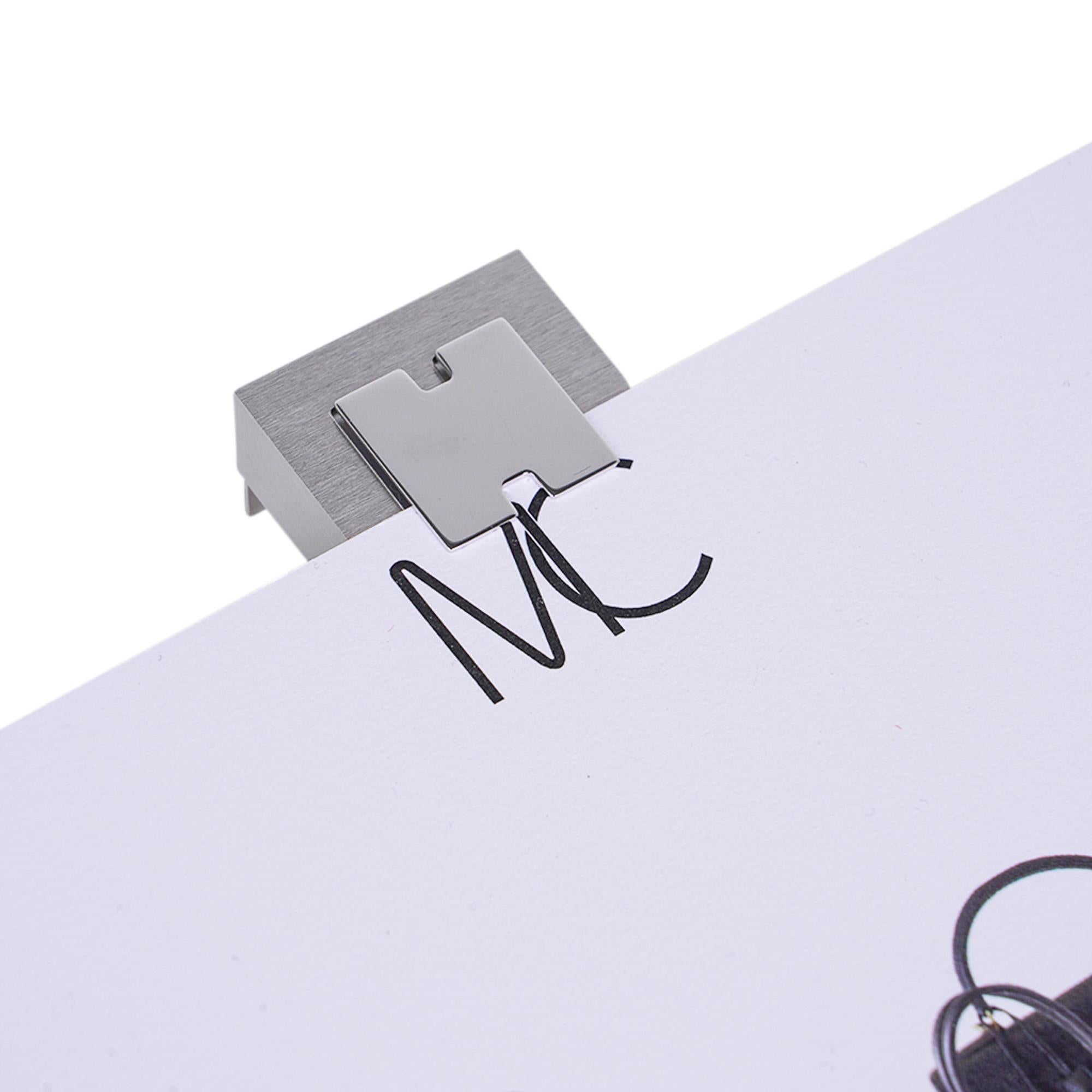 Mightychic offers a vintage Hermes the Smile Photo /Menu Holder picture holder featured in brushed steel and palladium.
Holds 1 photo just above the silver H.
A thin retractable edge allows the Smile Photo Holder to stand.
Stamped Hermes.
New or
