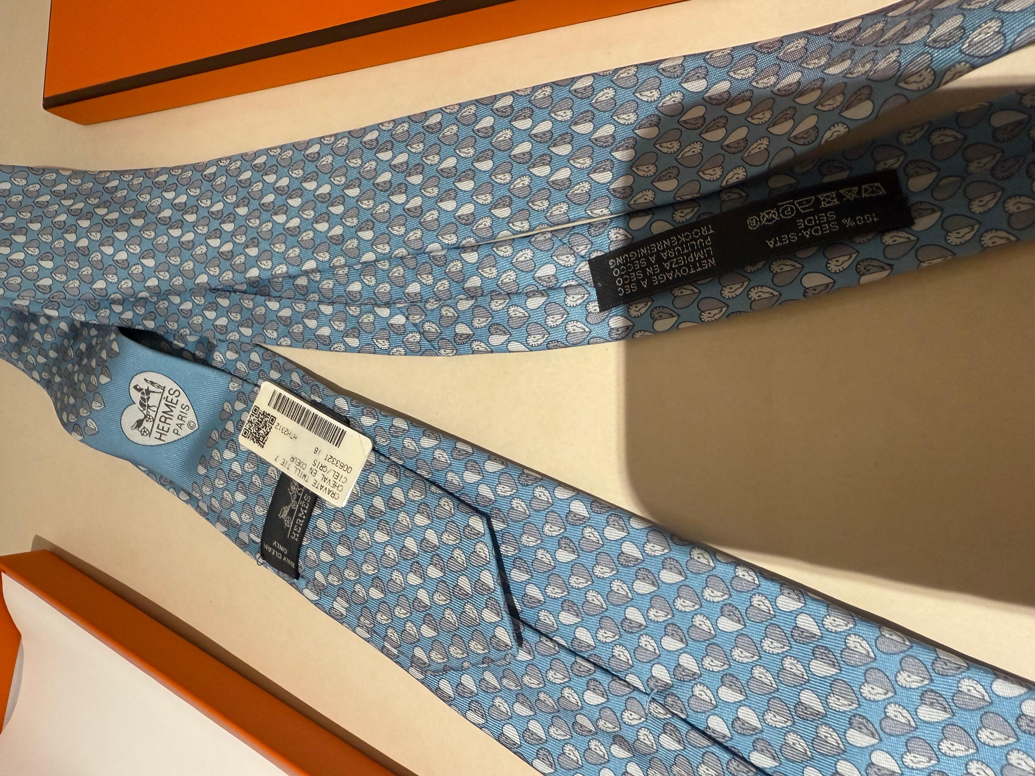 Hermes Krawatte Cheval en Cœur Seidenköper (Blau) im Angebot