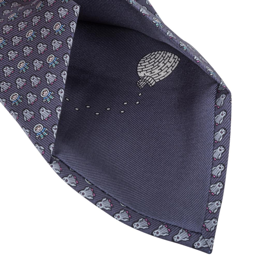 Cravate Moyen Pingloo Twillbi en soie gris foncé et bleu Neuf - En vente à Miami, FL