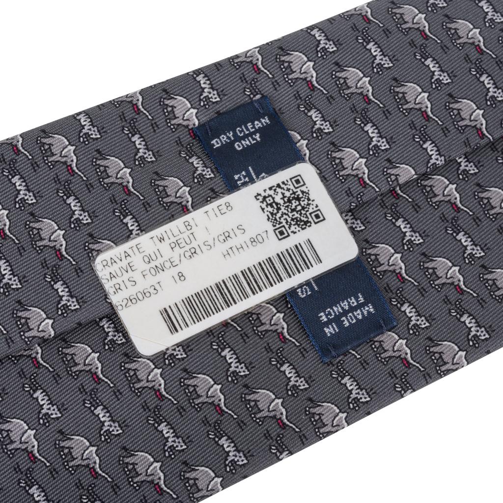 Hermès - Cravate twillbi « Sauve qui peut ! » gris/gris foncé, neuve dans sa boîte Neuf - En vente à Miami, FL