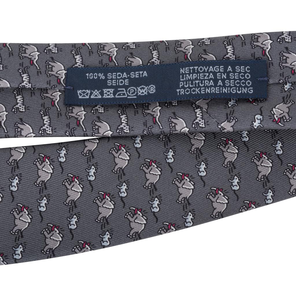 Hermès - Cravate twillbi « Sauve qui peut ! » gris/gris foncé, neuve dans sa boîte en vente 1