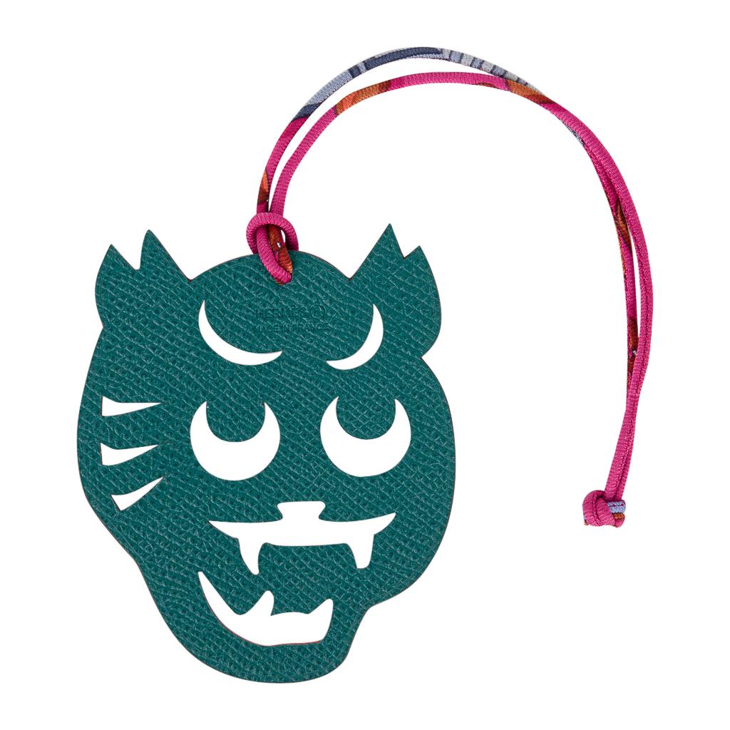 Guaranteed authentic very rare limited edition Hermes Petit h bi-color Dragon bag charm with silk twill cord.
This was a special limited edition for the petit H exhibit in Seoul.
This whimsical charm comes in Pink Togo and Malachite Epsom