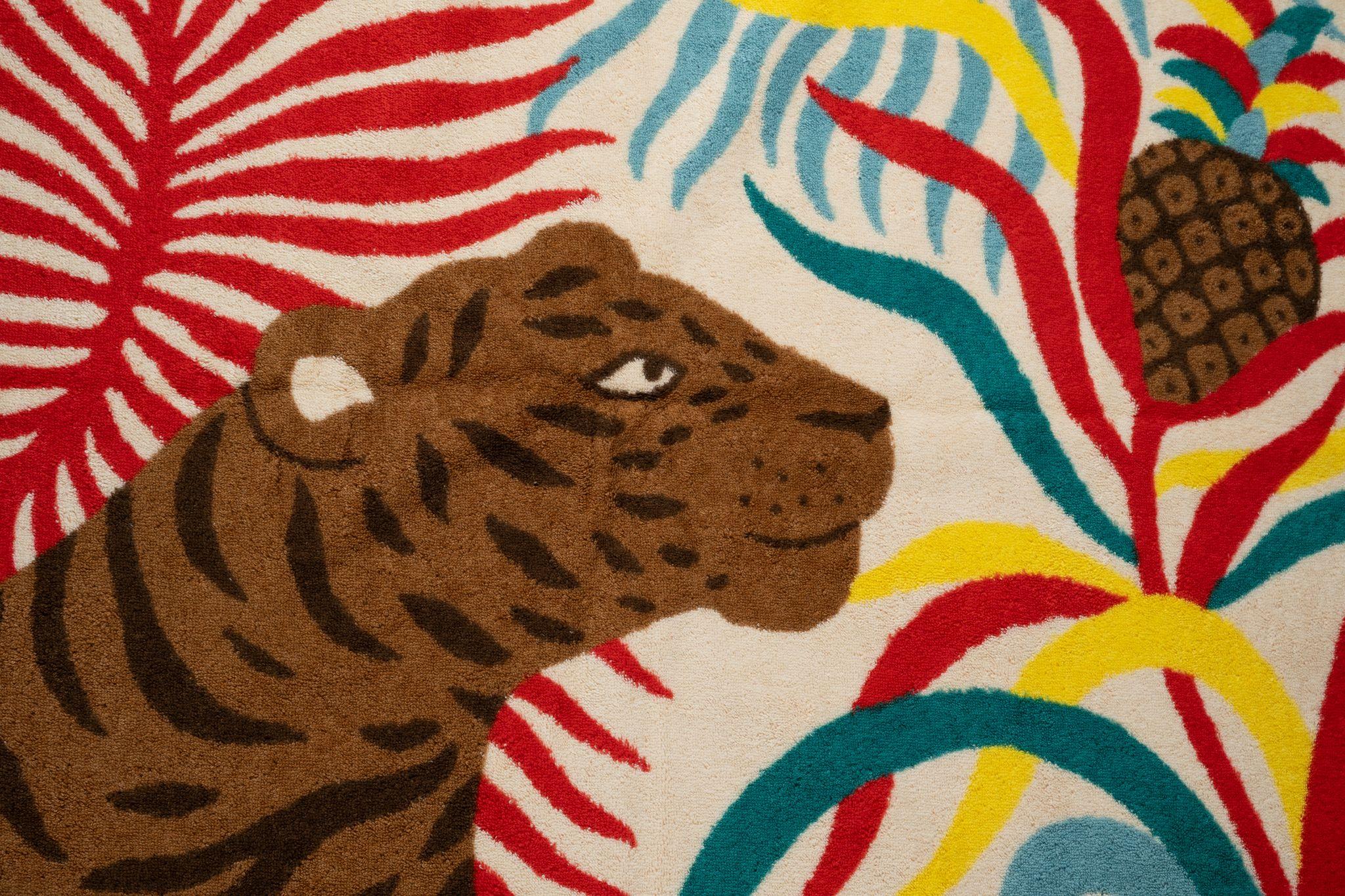 Hermès “Tigre à l‘ananas“ Beach Towel In New Condition For Sale In West Hollywood, CA