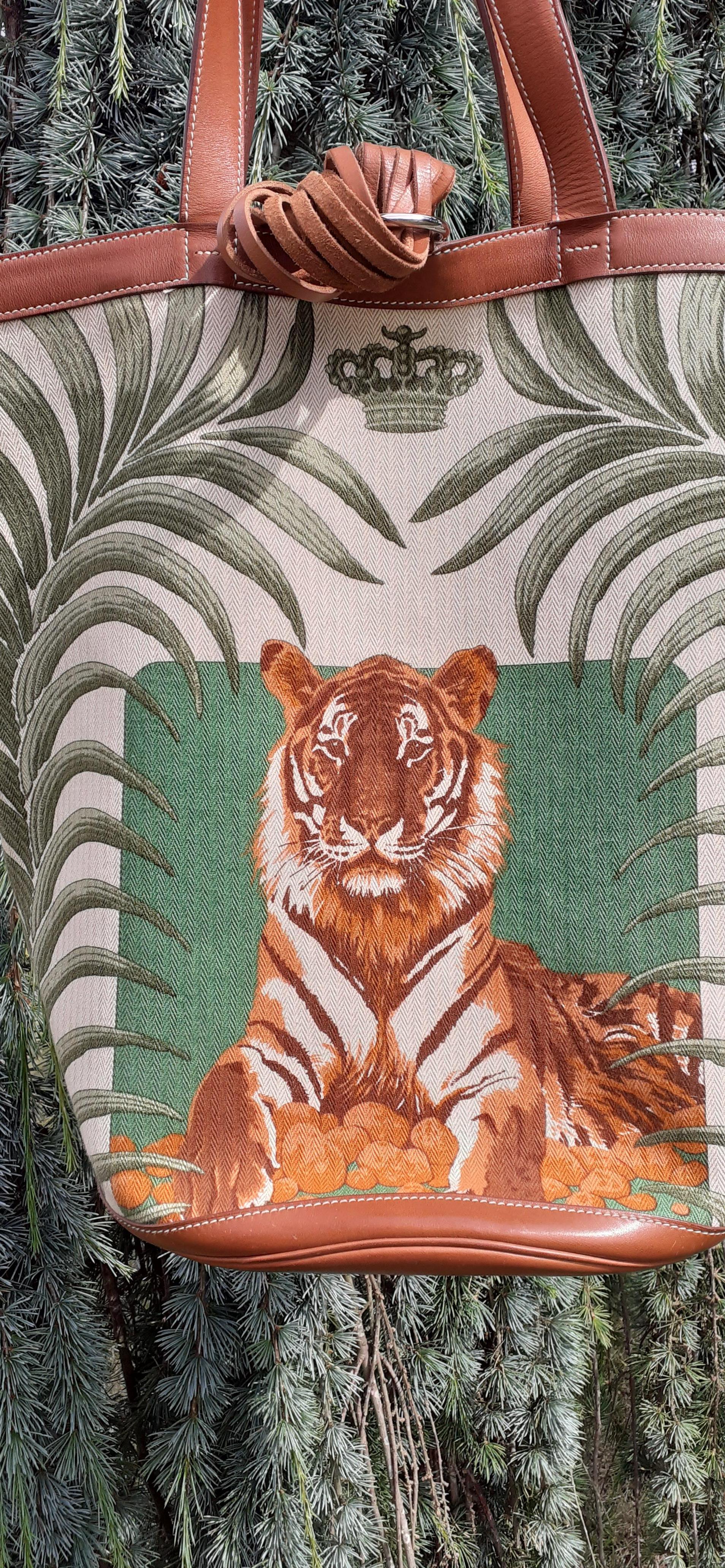 Hermès Tigre Royal Borsa a Secchiello Chevrons Toile Tela Pelle Barenia in vendita 14